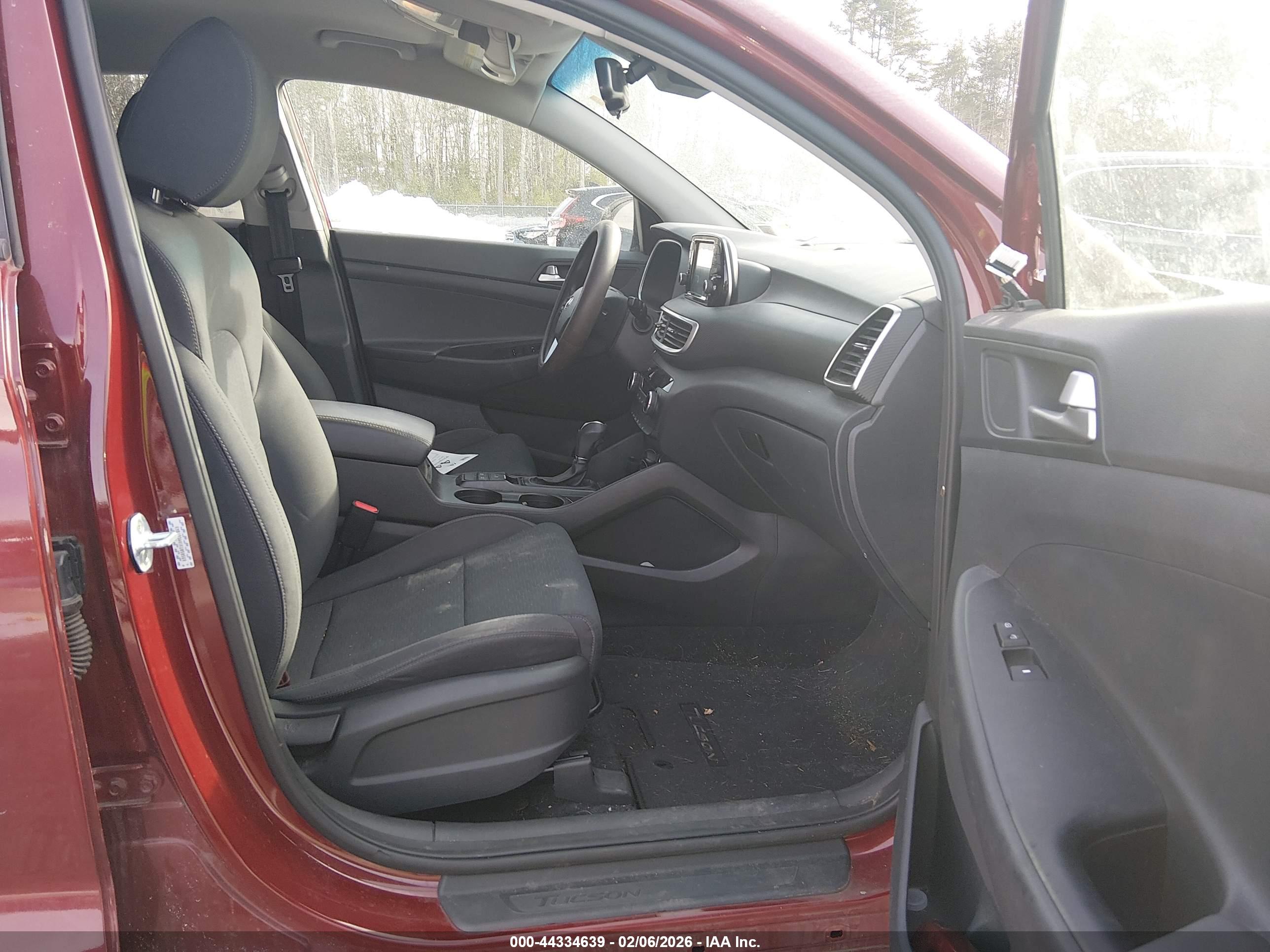 HYUNDAI TUCSON image 5
