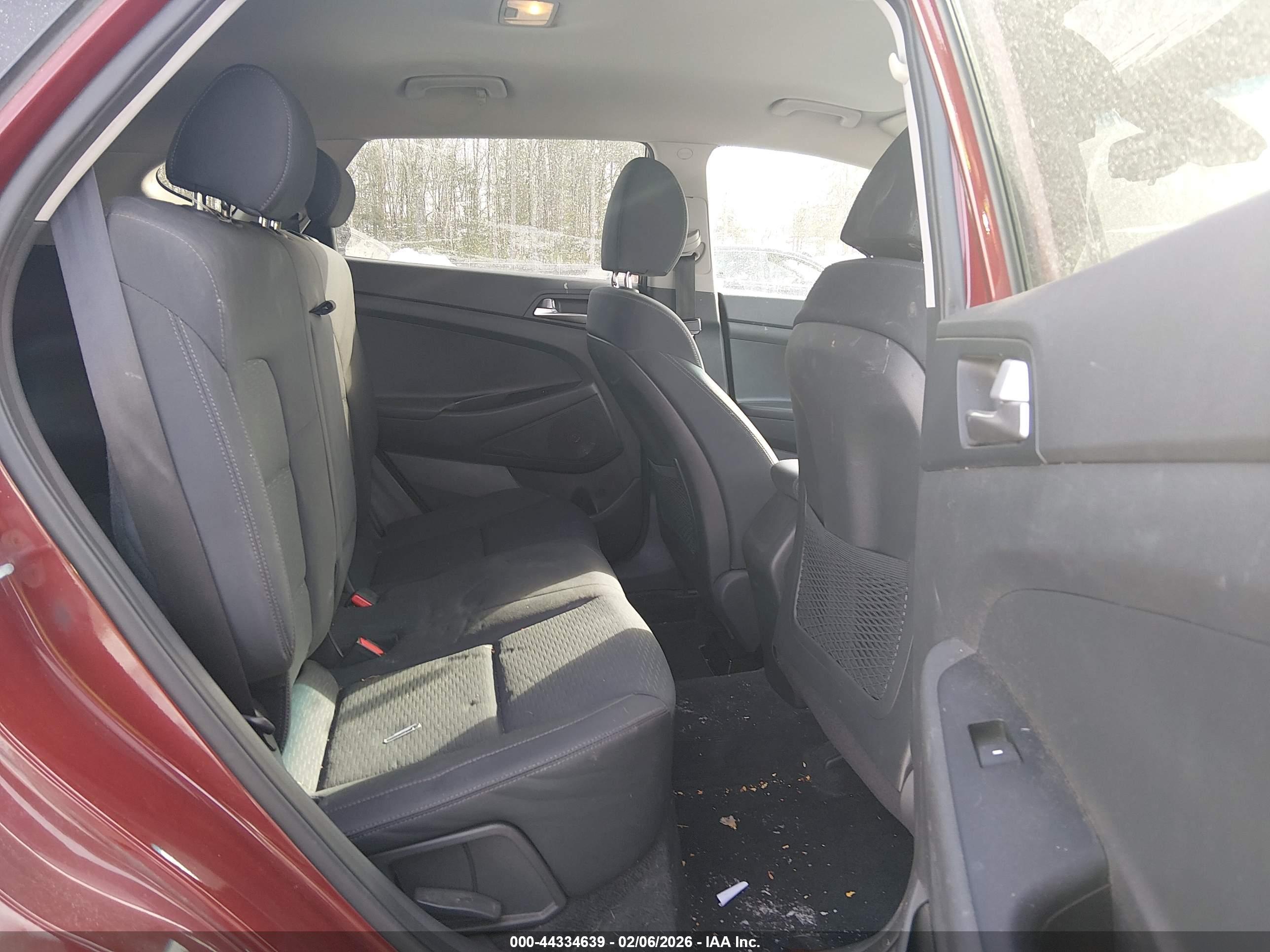 HYUNDAI TUCSON image 8