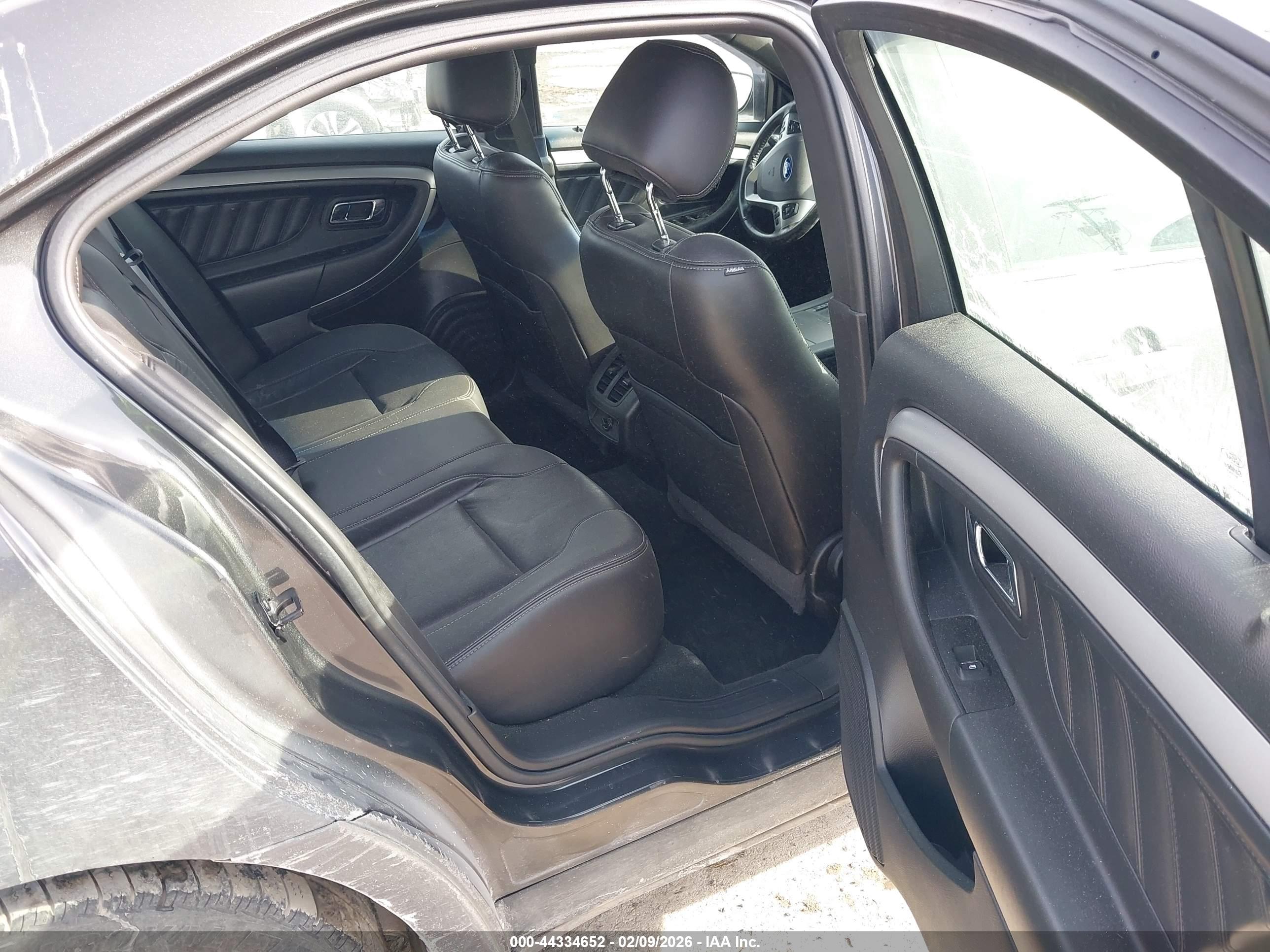 FORD TAURUS image 8