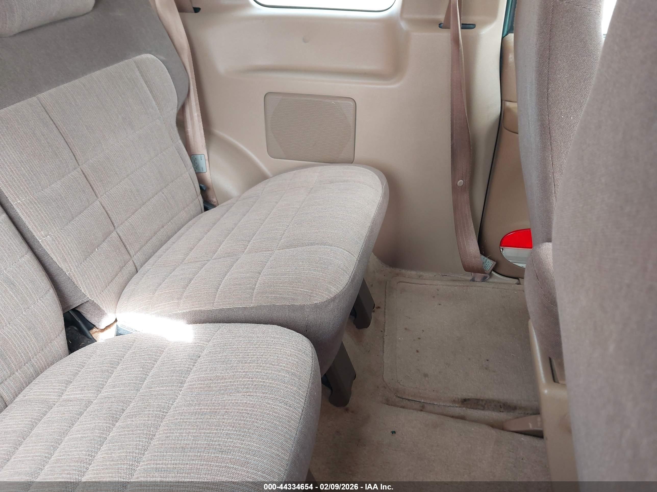 FORD EXPLORER image 8