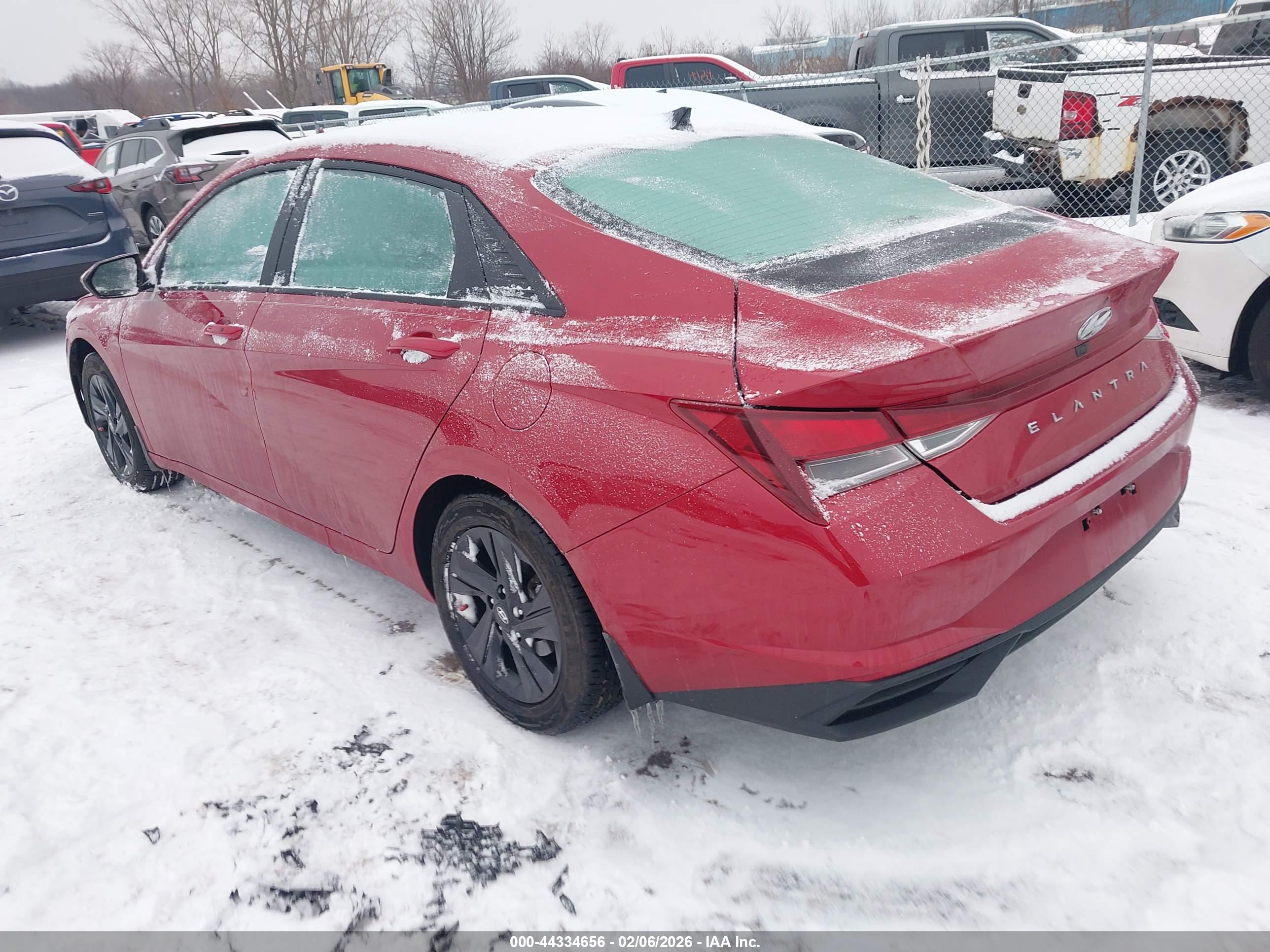 HYUNDAI ELANTRA image 3