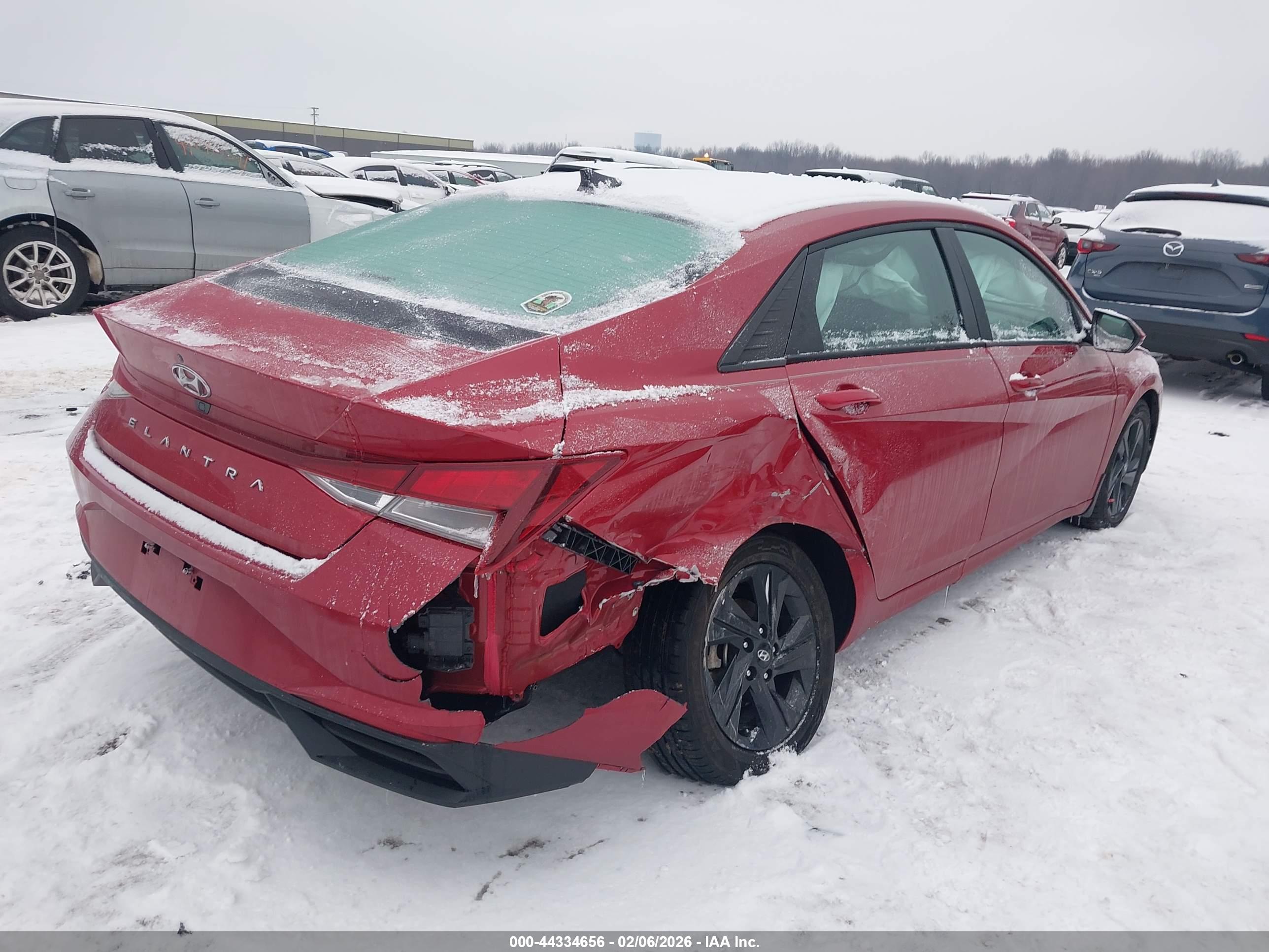 HYUNDAI ELANTRA image 4