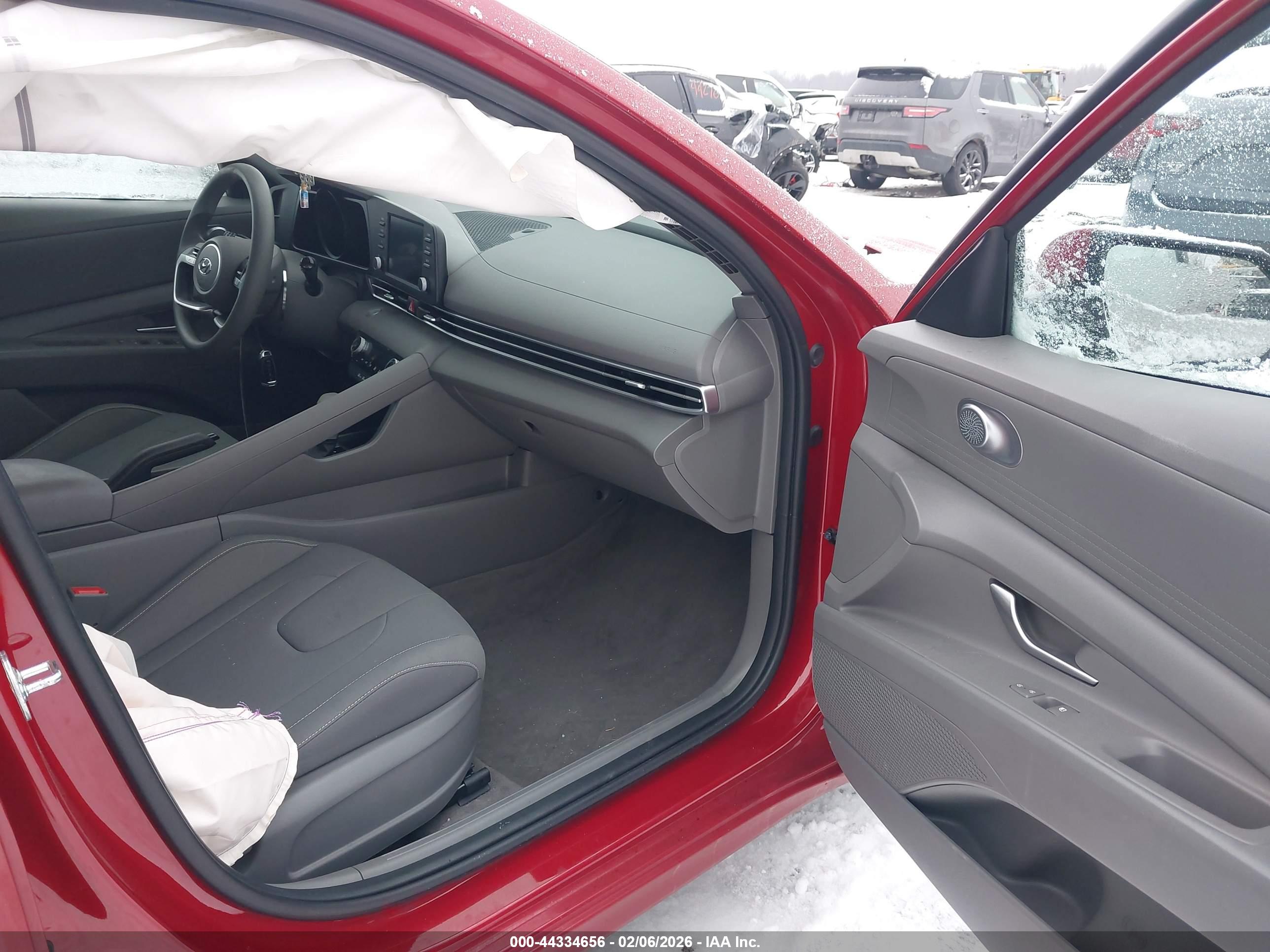 HYUNDAI ELANTRA image 5