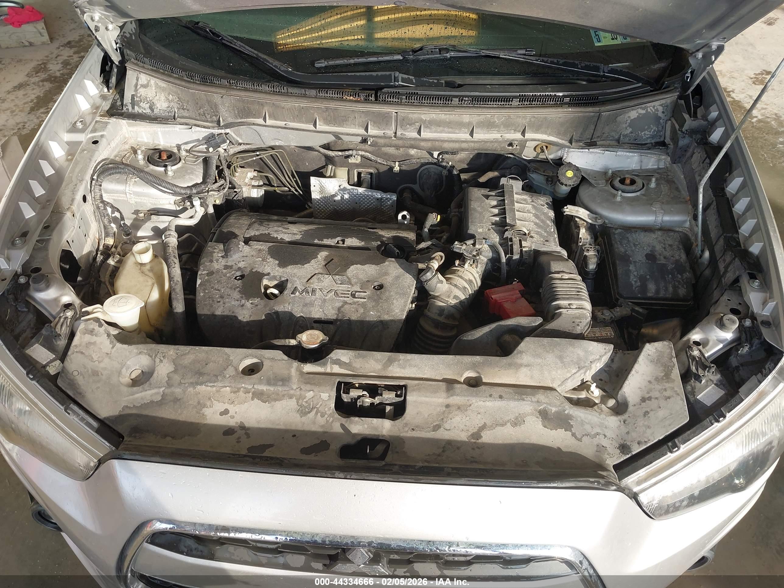 MITSUBISHI OUTLANDER image 10