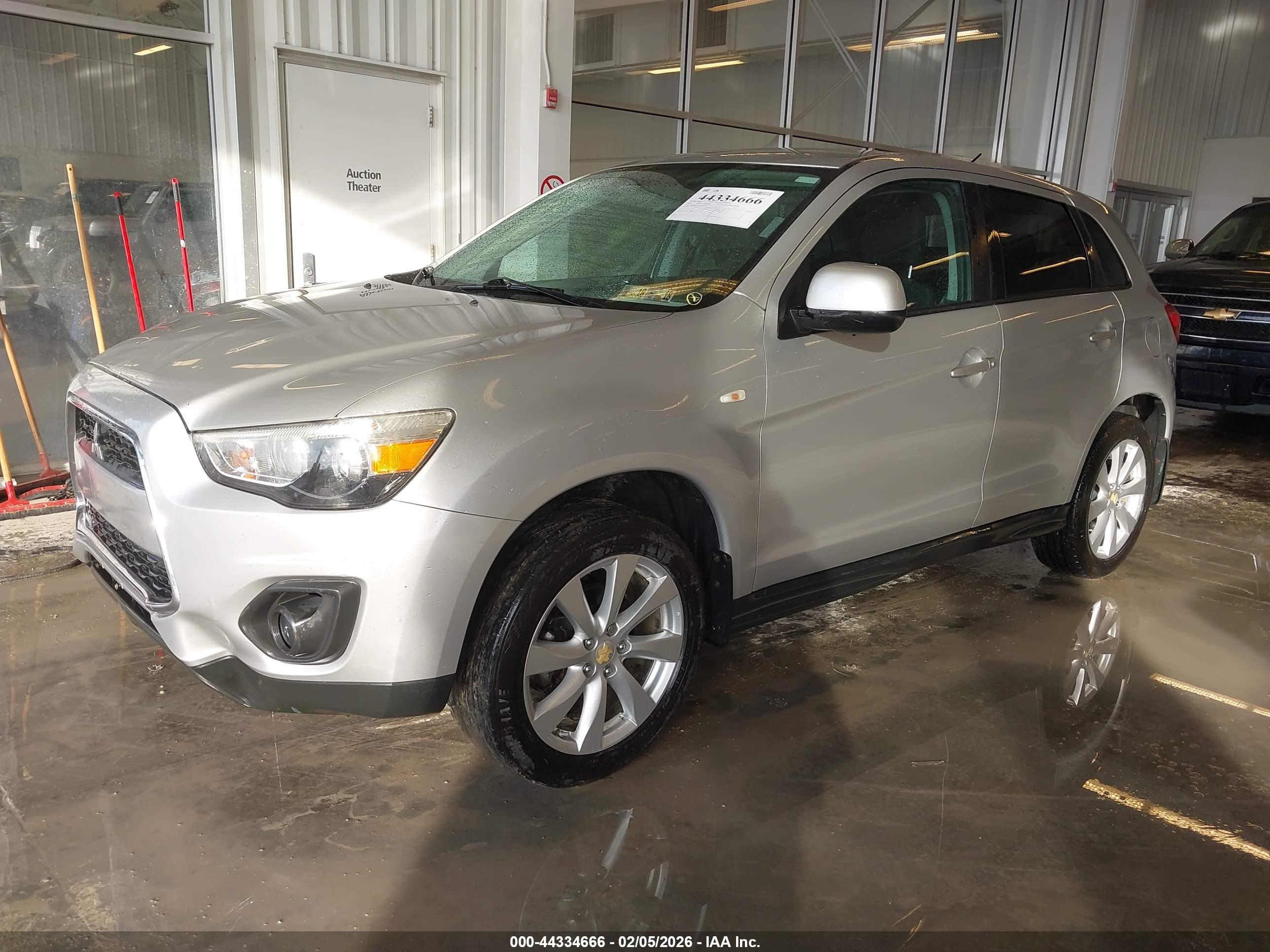 MITSUBISHI OUTLANDER image 2