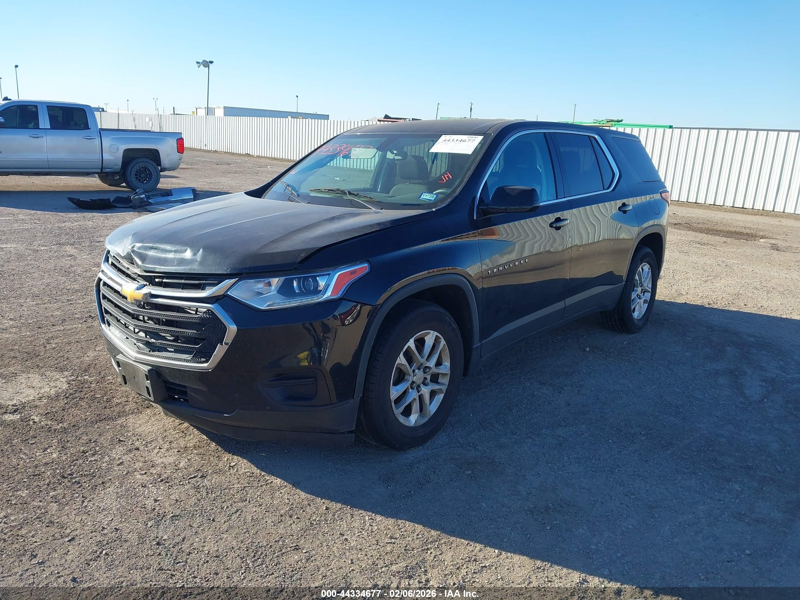 CHEVROLET TRAVERSE image 2