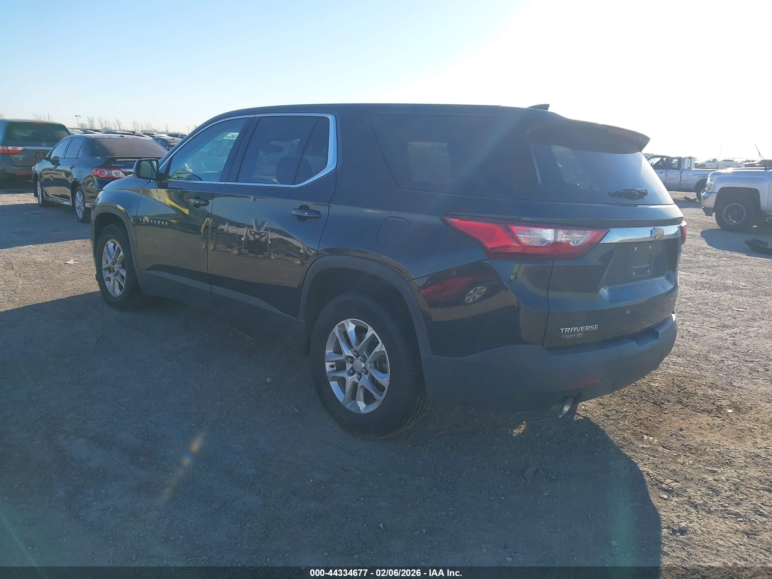 CHEVROLET TRAVERSE image 3