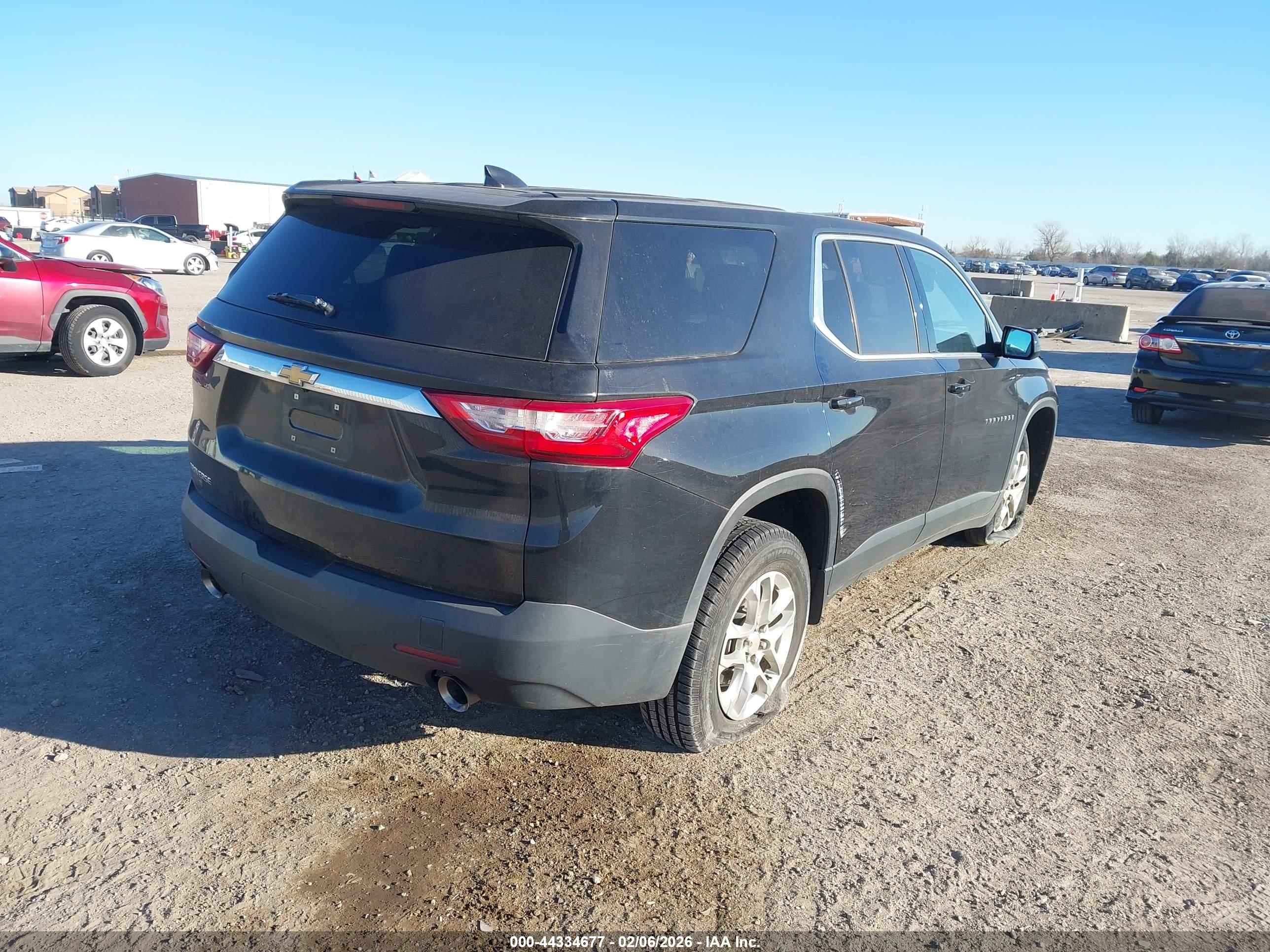 CHEVROLET TRAVERSE image 4