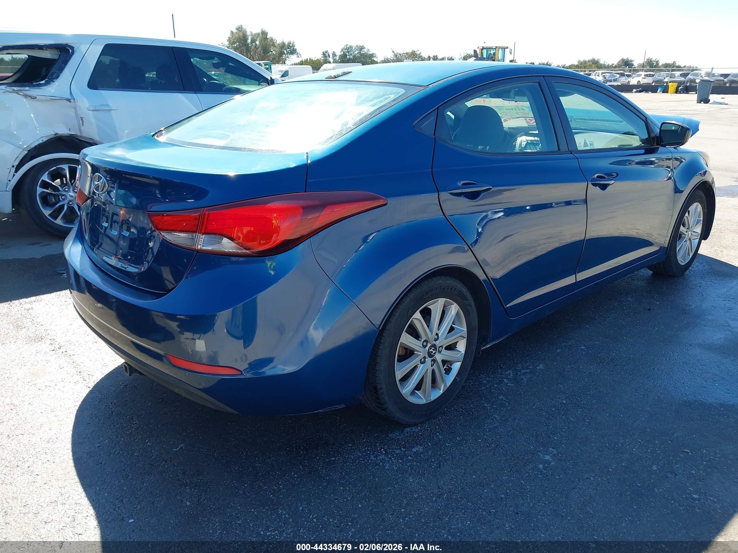 HYUNDAI ELANTRA image 4