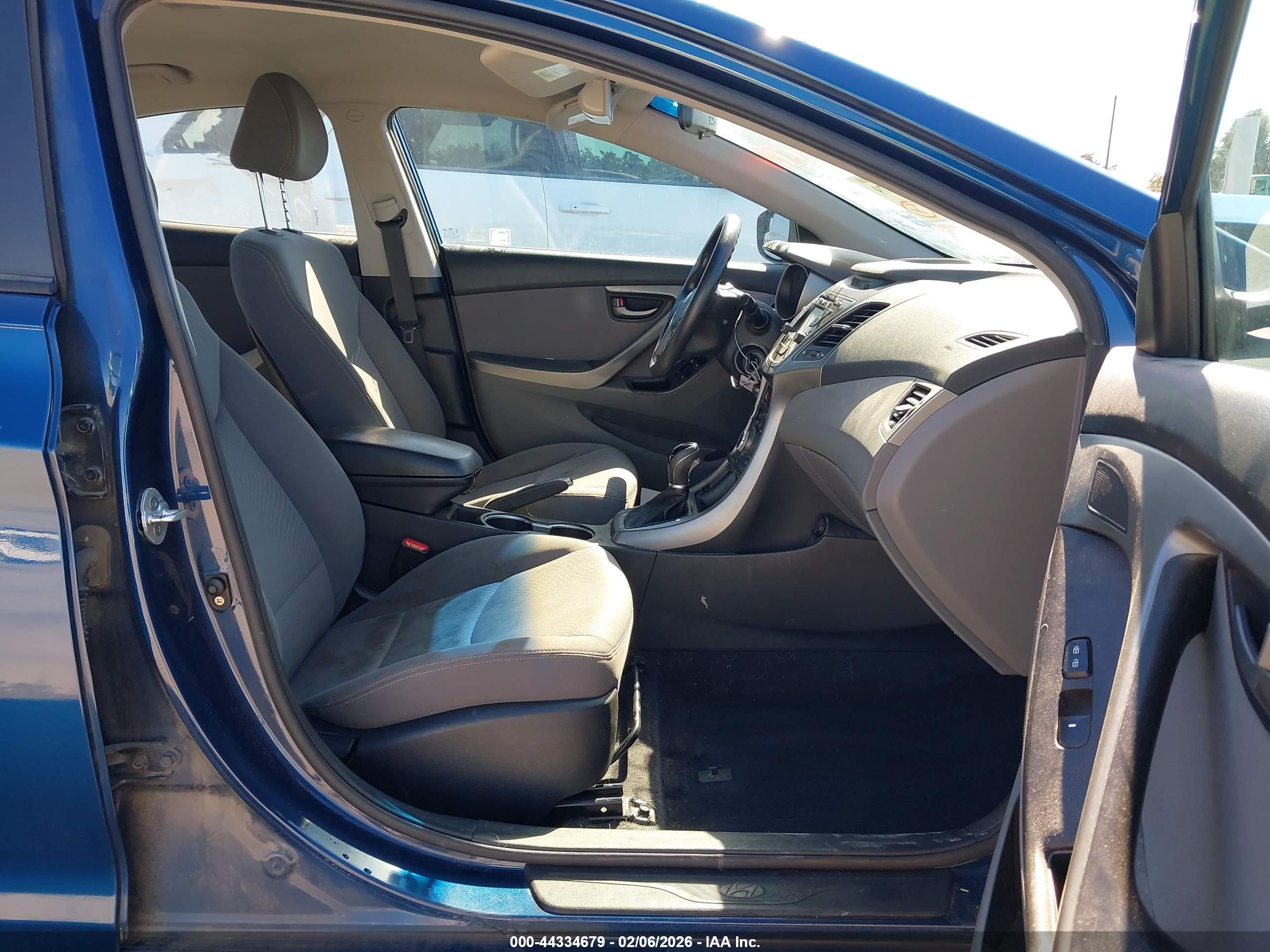 HYUNDAI ELANTRA image 5