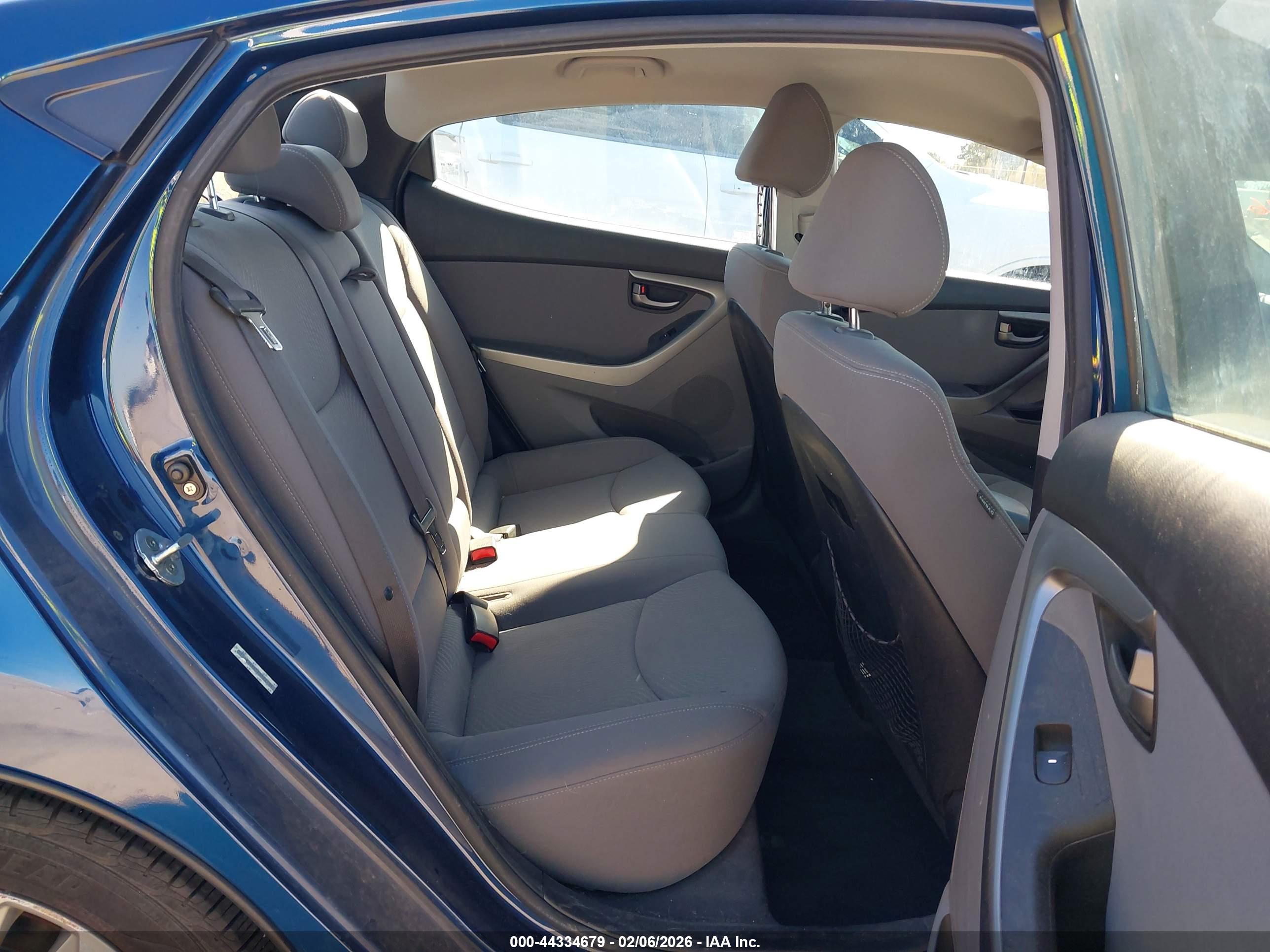 HYUNDAI ELANTRA image 8