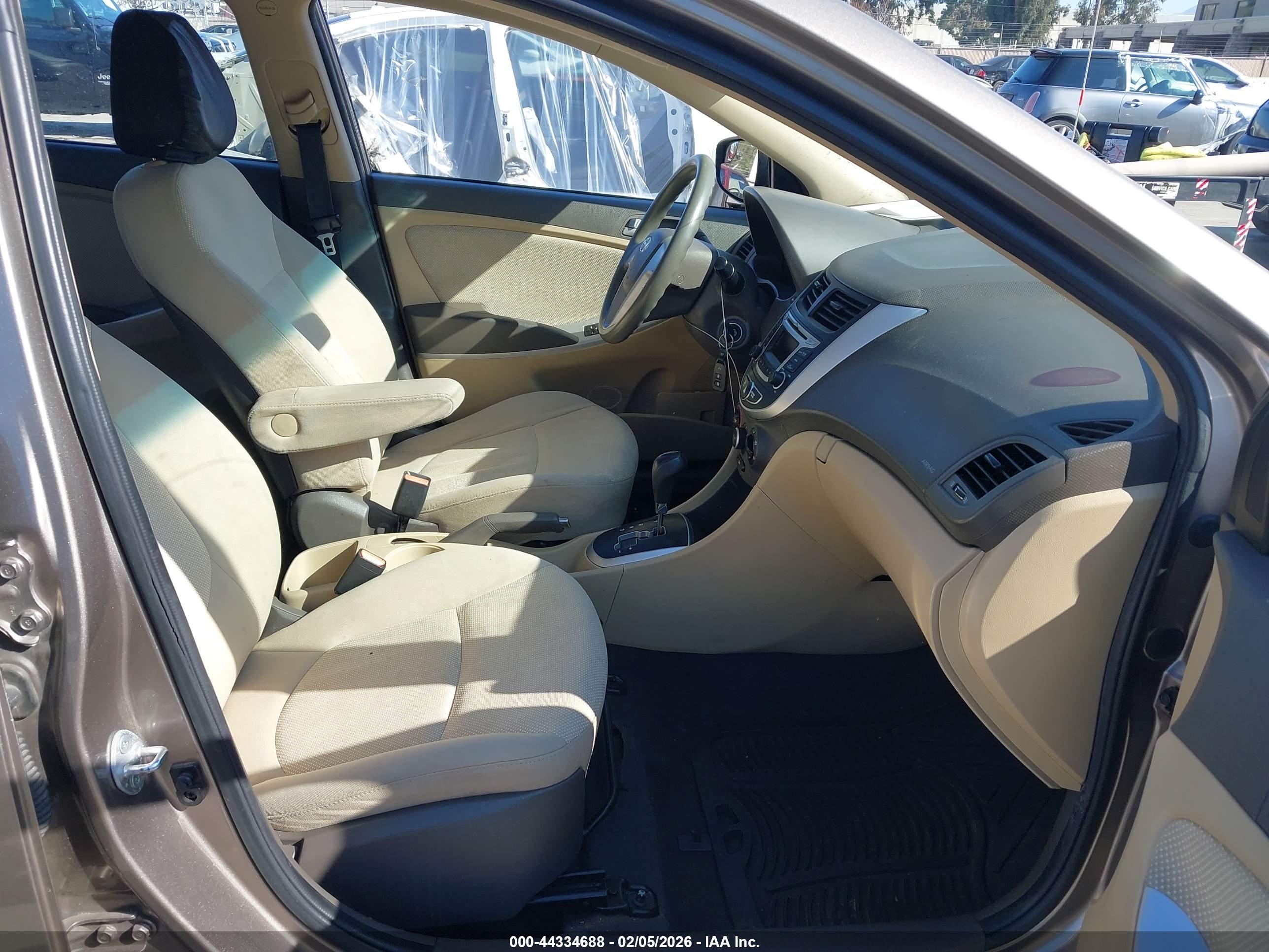 HYUNDAI ACCENT image 5