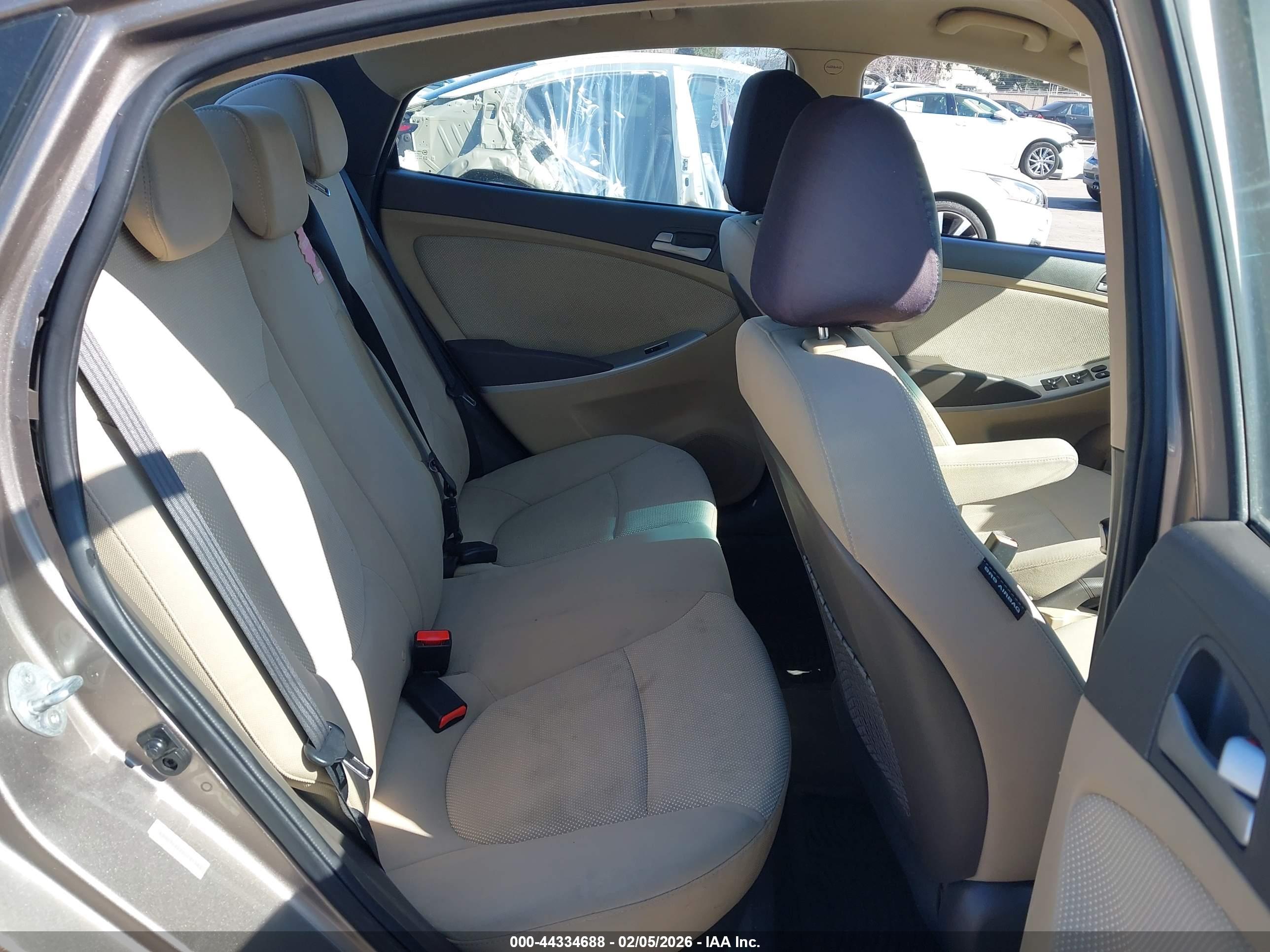 HYUNDAI ACCENT image 8