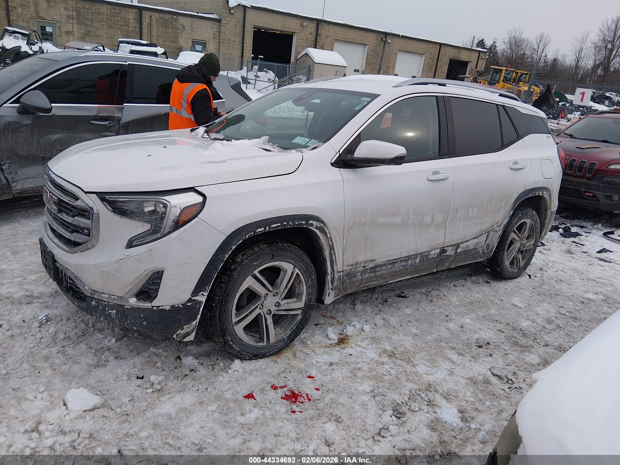 GMC TERRAIN image 2