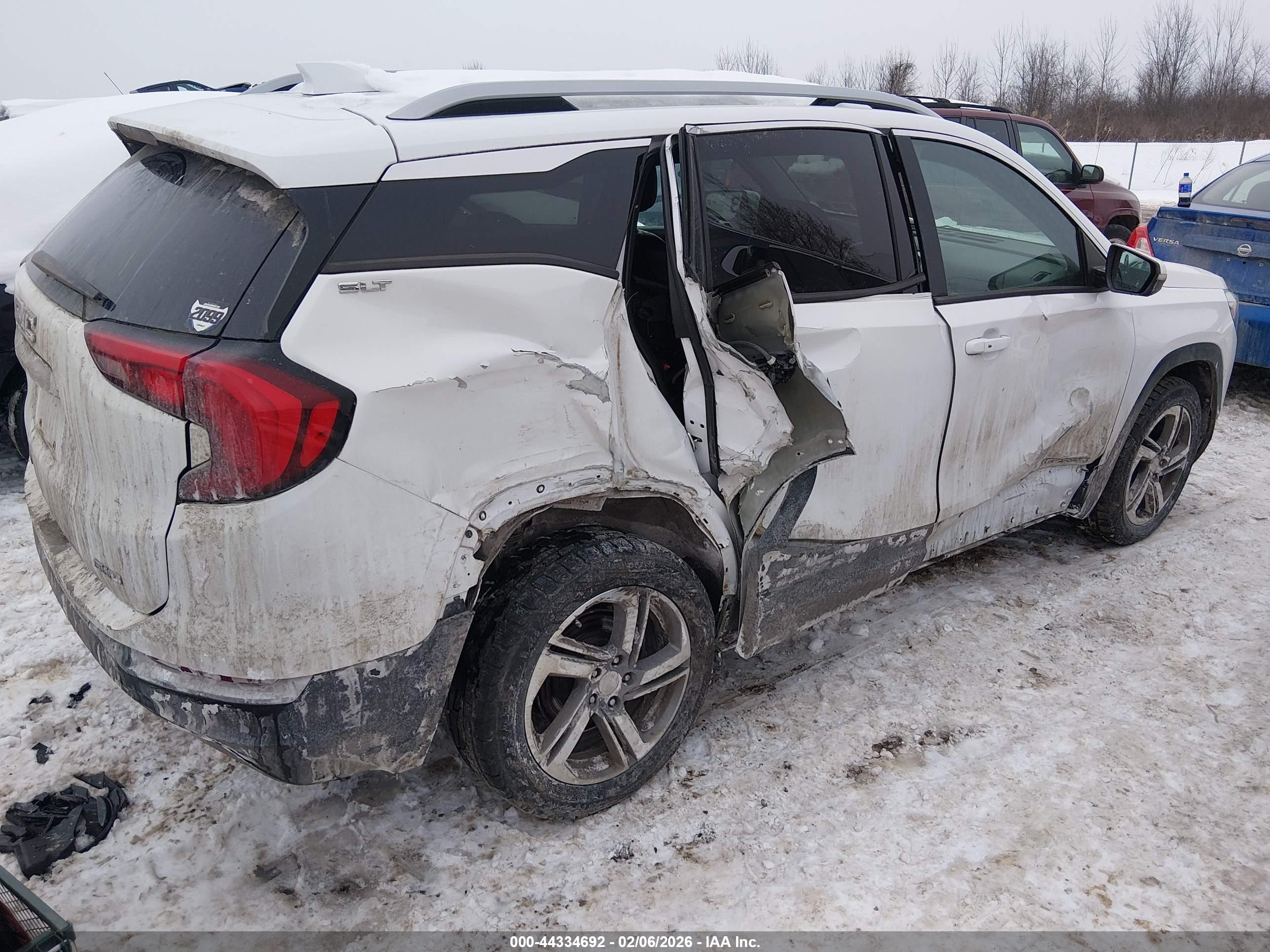 GMC TERRAIN image 4