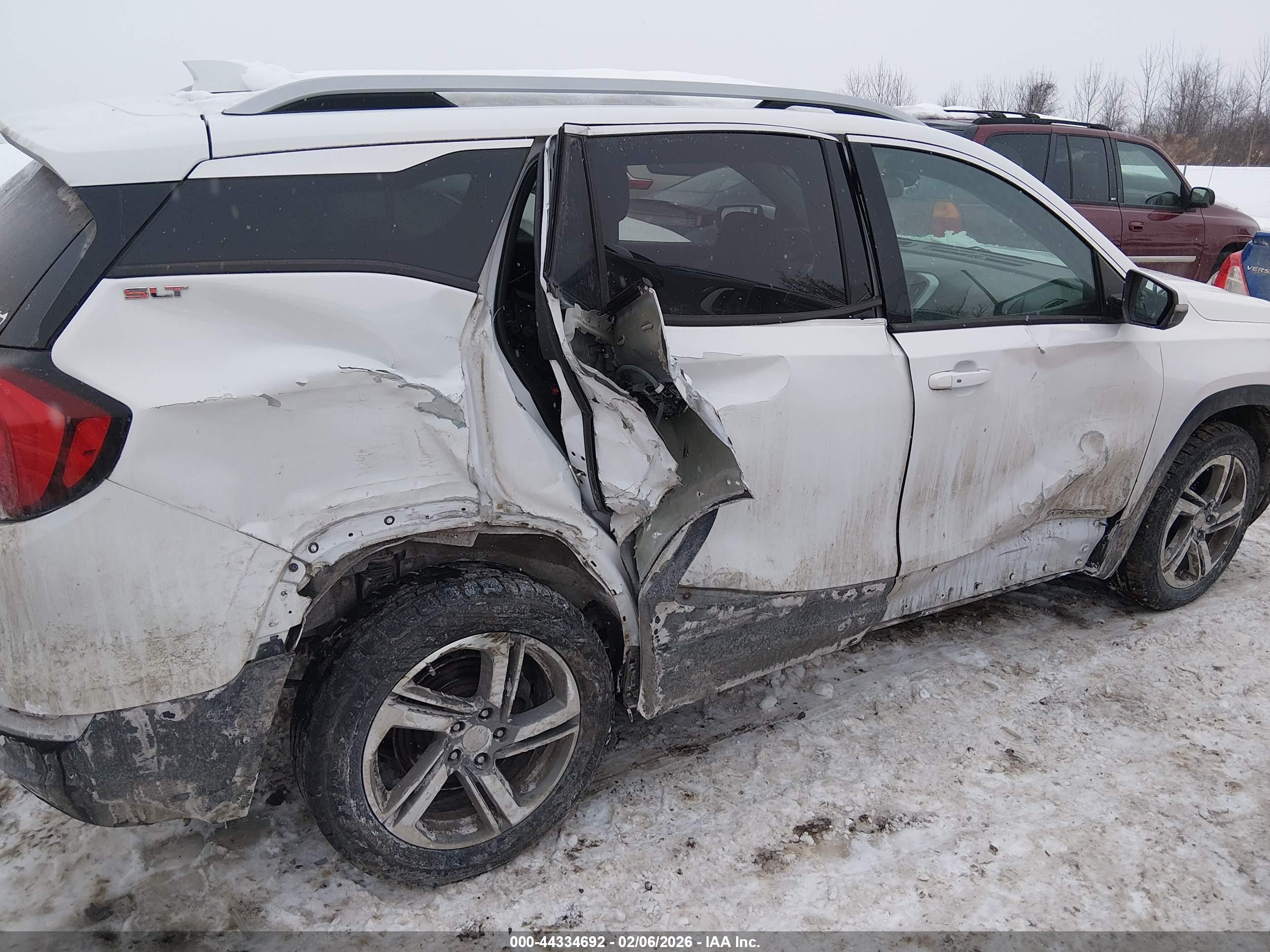 GMC TERRAIN image 6