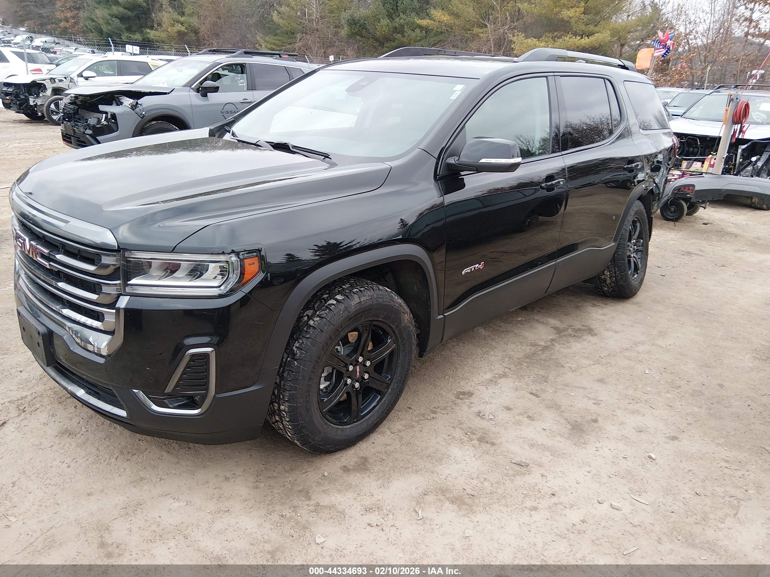 GMC ACADIA image 2