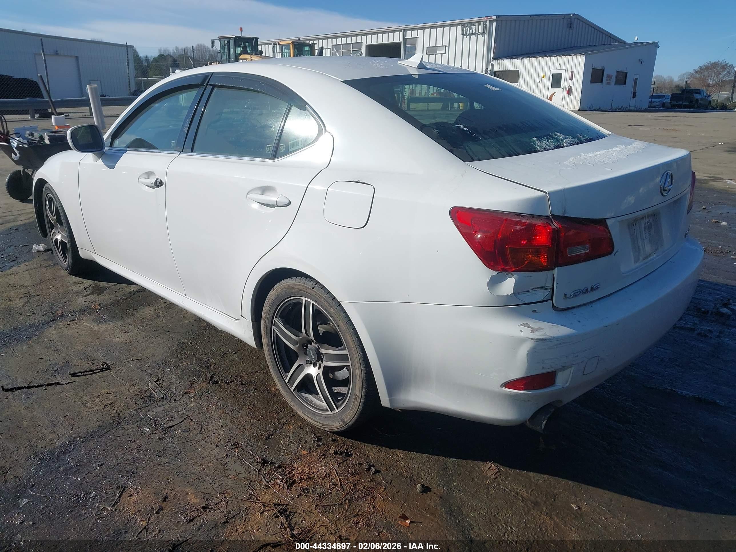 LEXUS IS image 3
