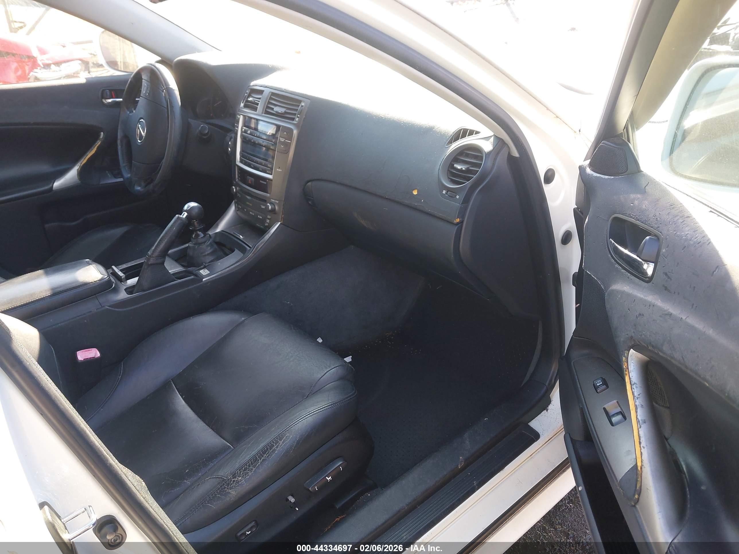 LEXUS IS image 5