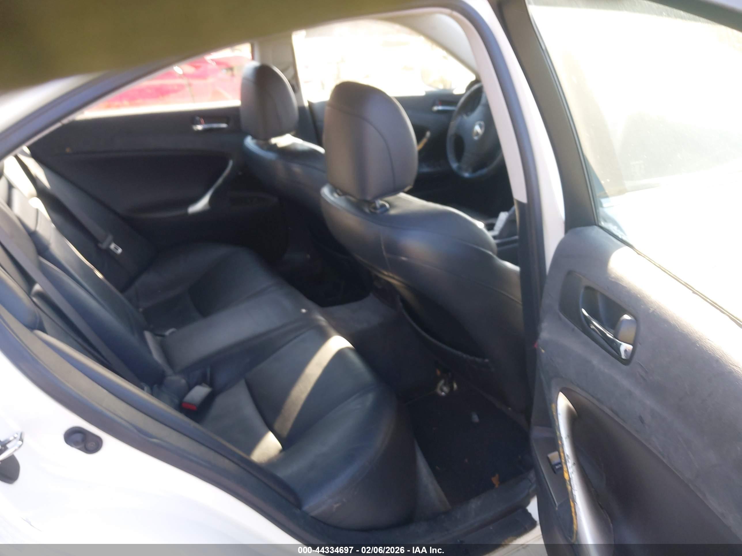 LEXUS IS image 8