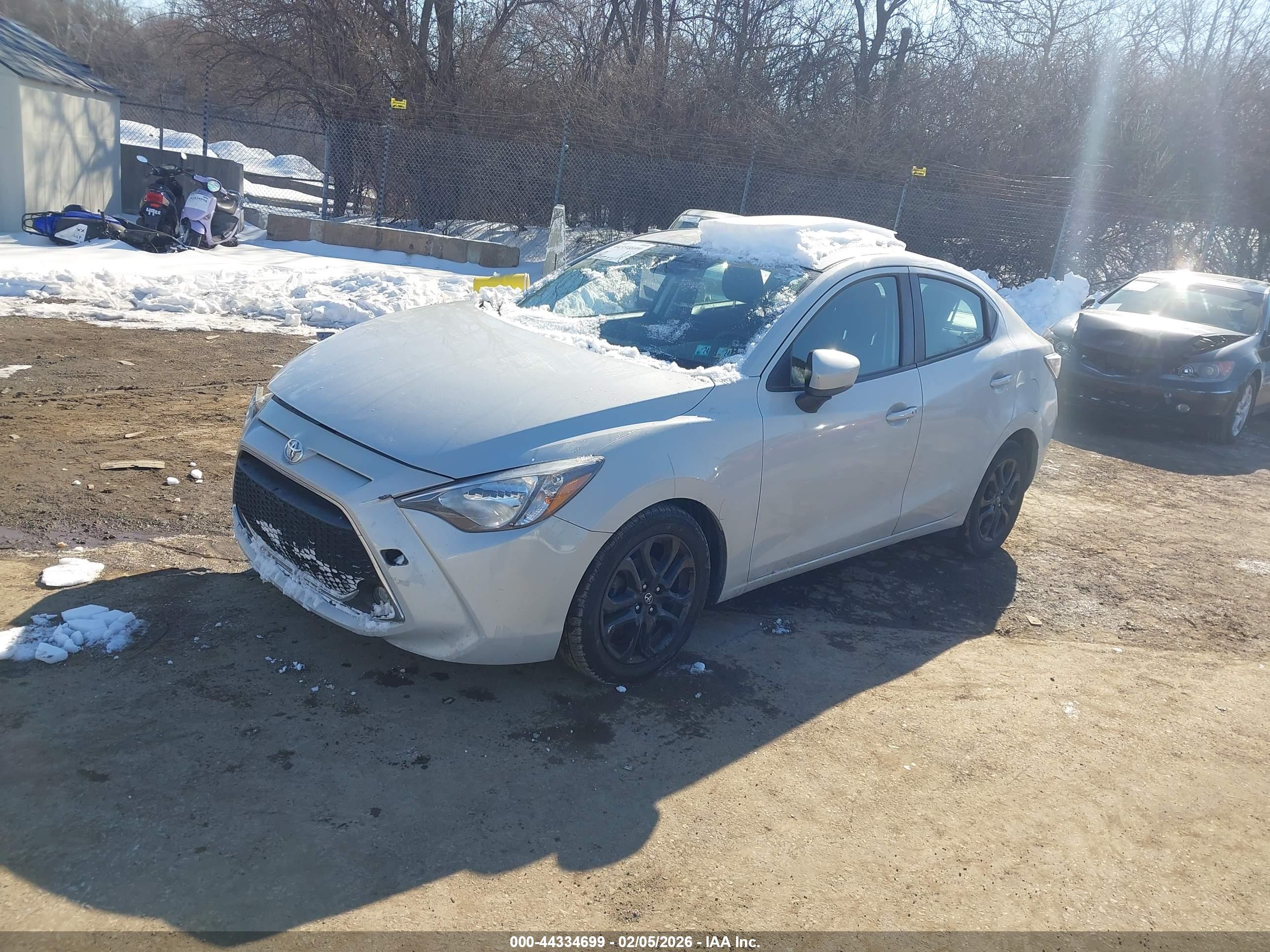 TOYOTA YARIS image 2