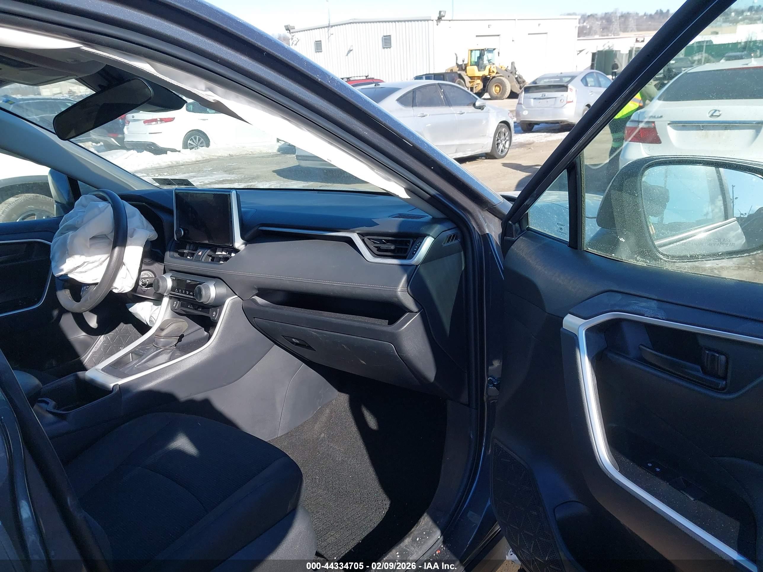 TOYOTA RAV4 image 5