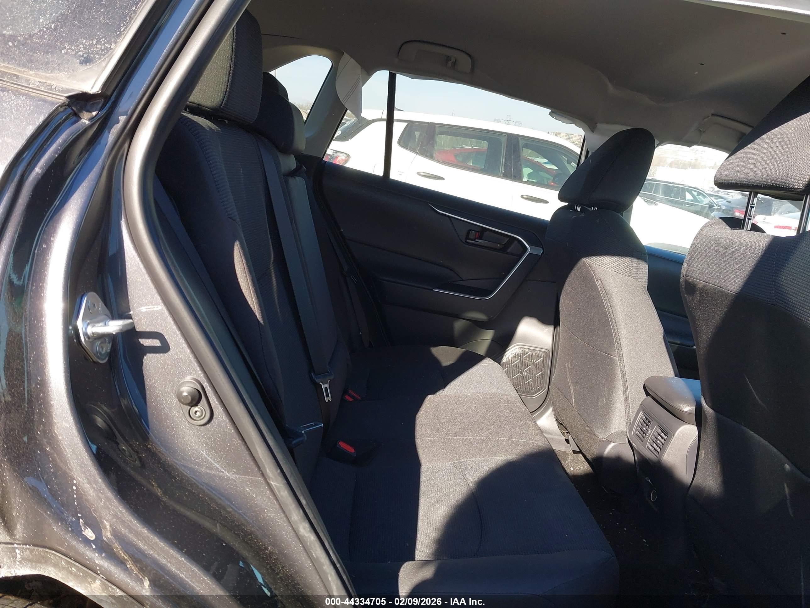 TOYOTA RAV4 image 8
