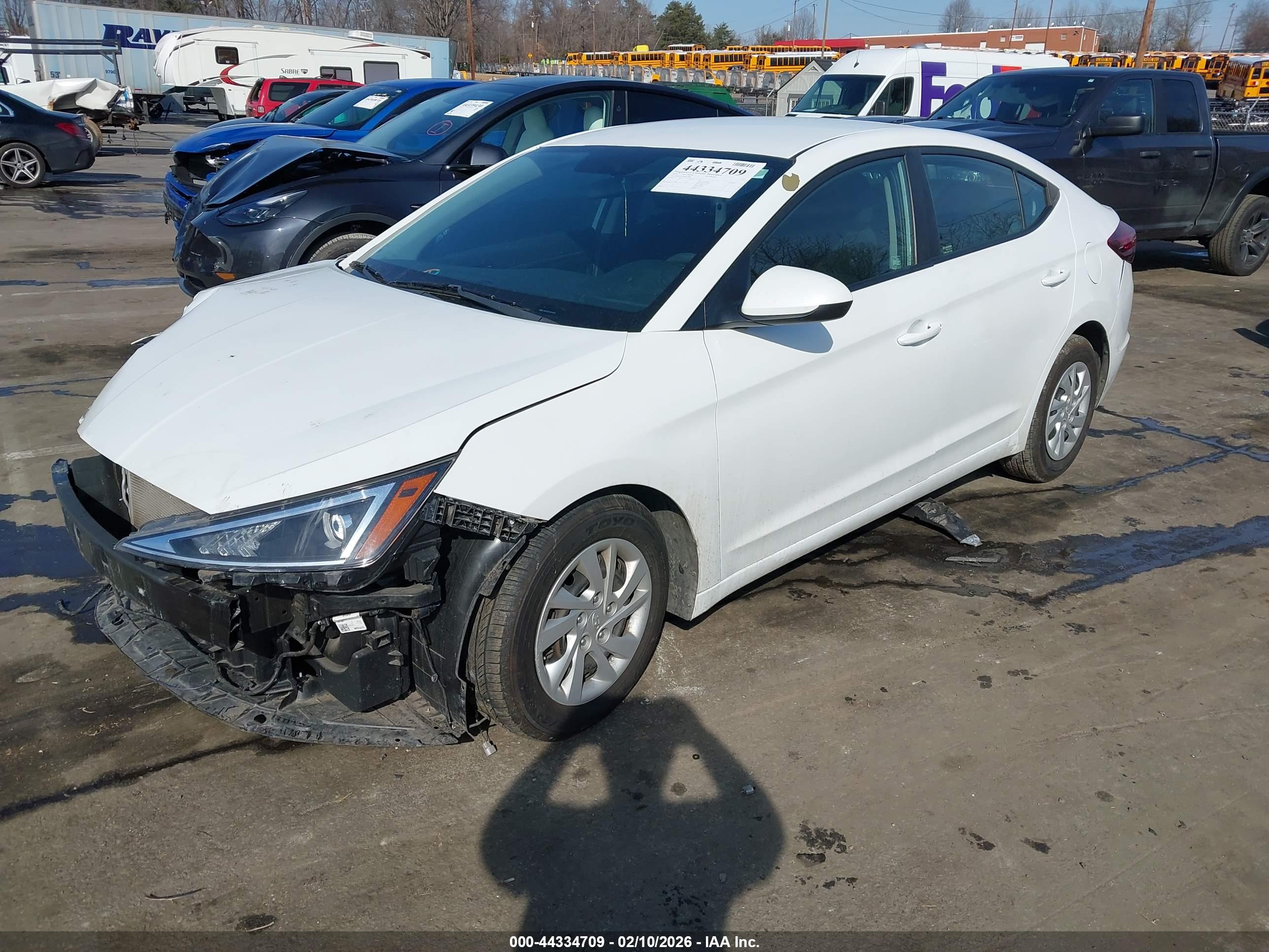 HYUNDAI ELANTRA image 2