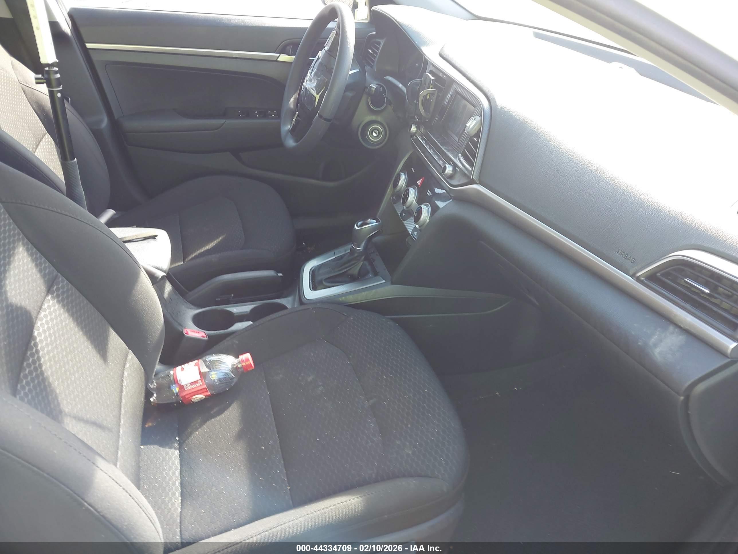 HYUNDAI ELANTRA image 5
