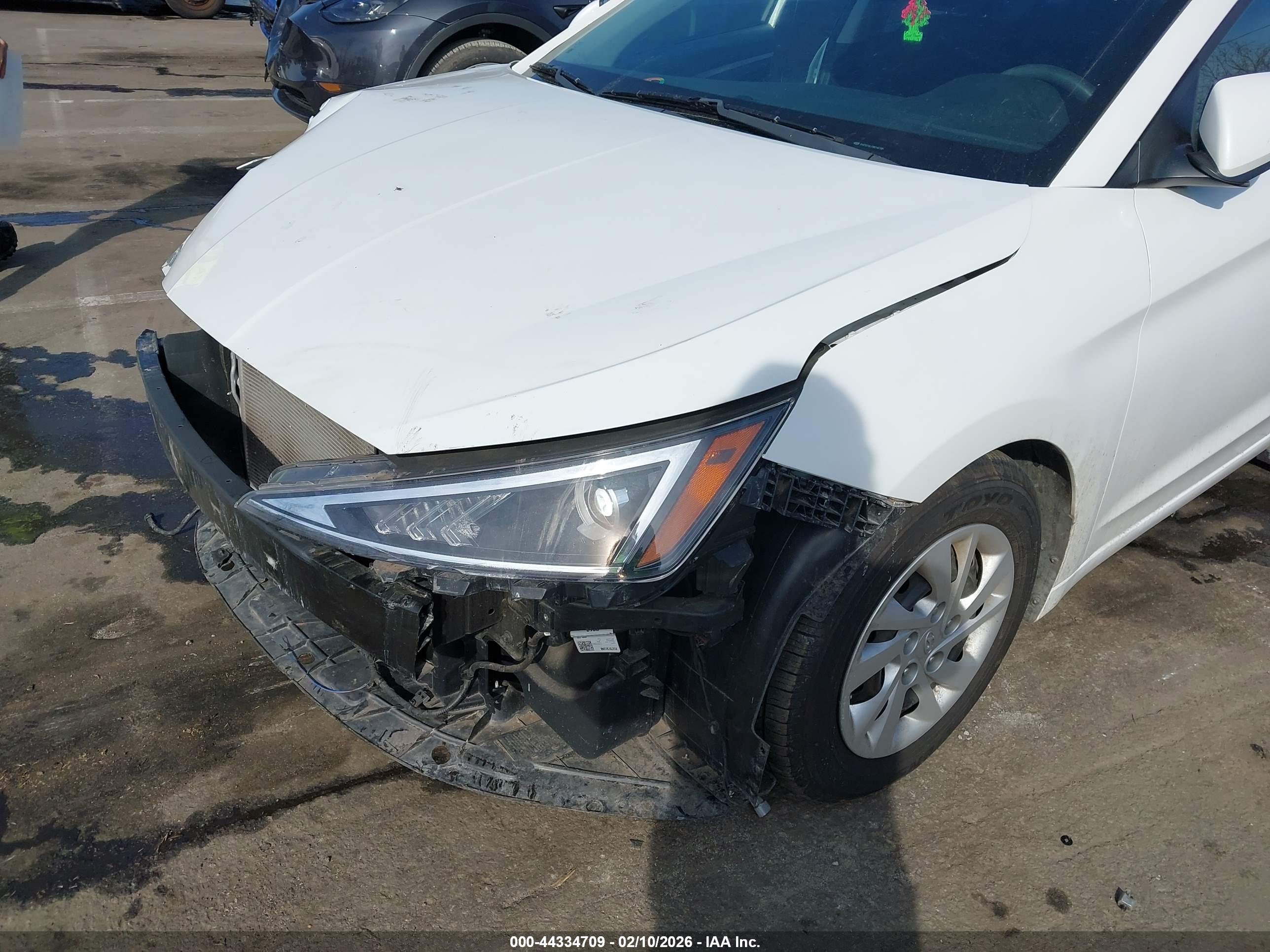 HYUNDAI ELANTRA image 6