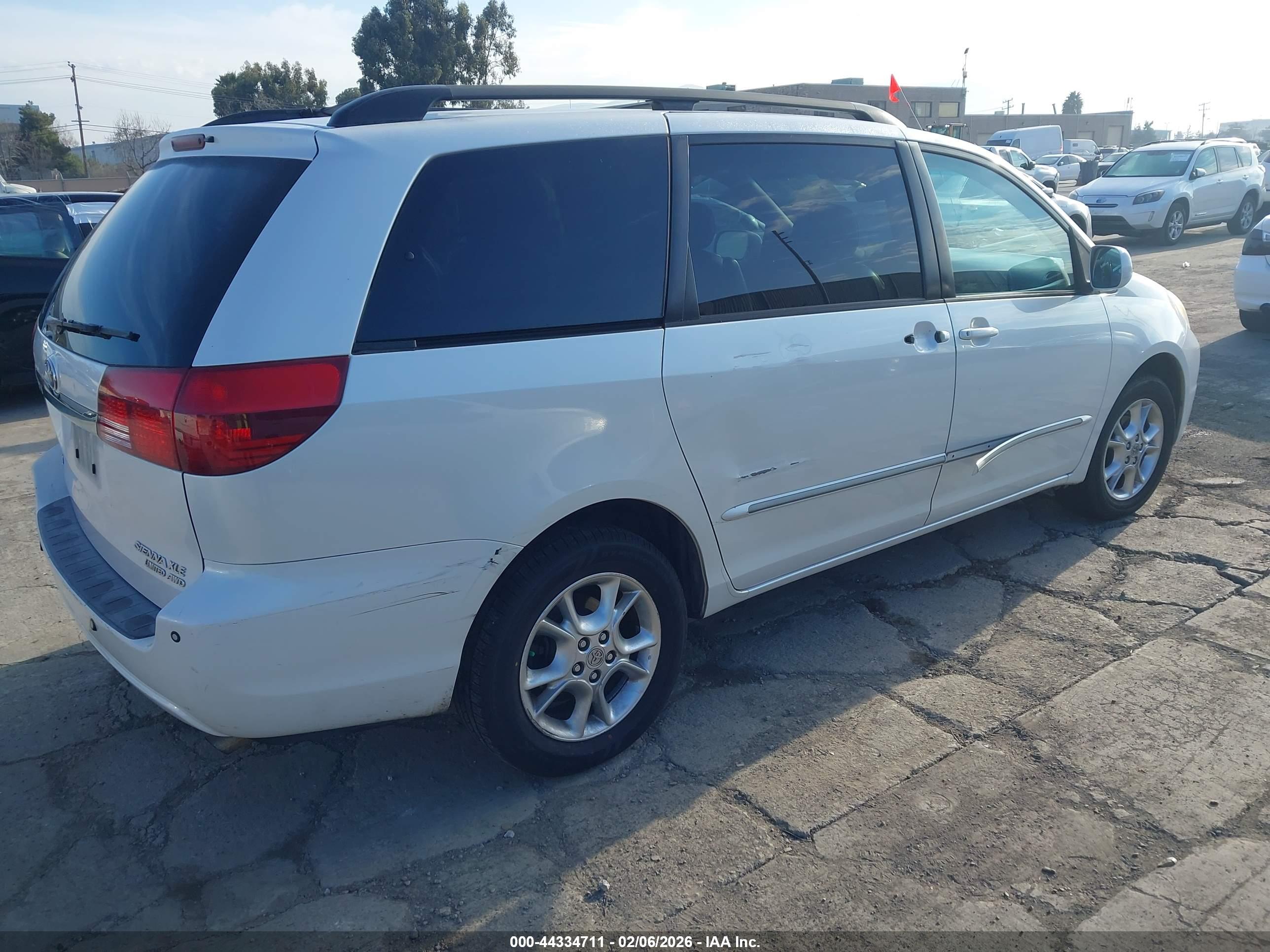 TOYOTA SIENNA image 4