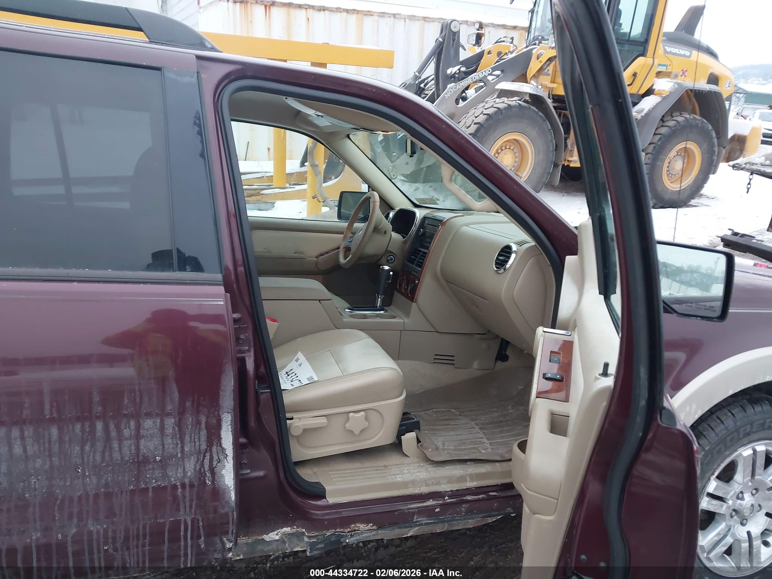 FORD EXPLORER image 5