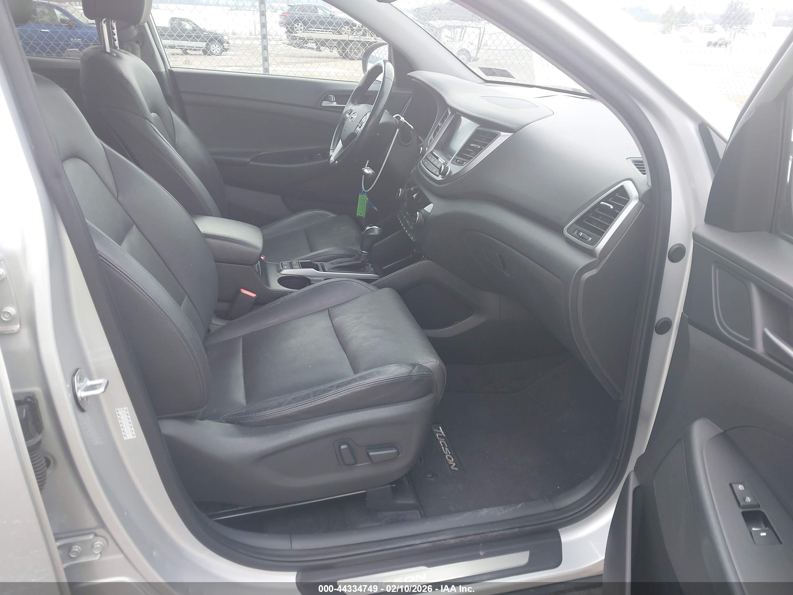 HYUNDAI TUCSON image 5