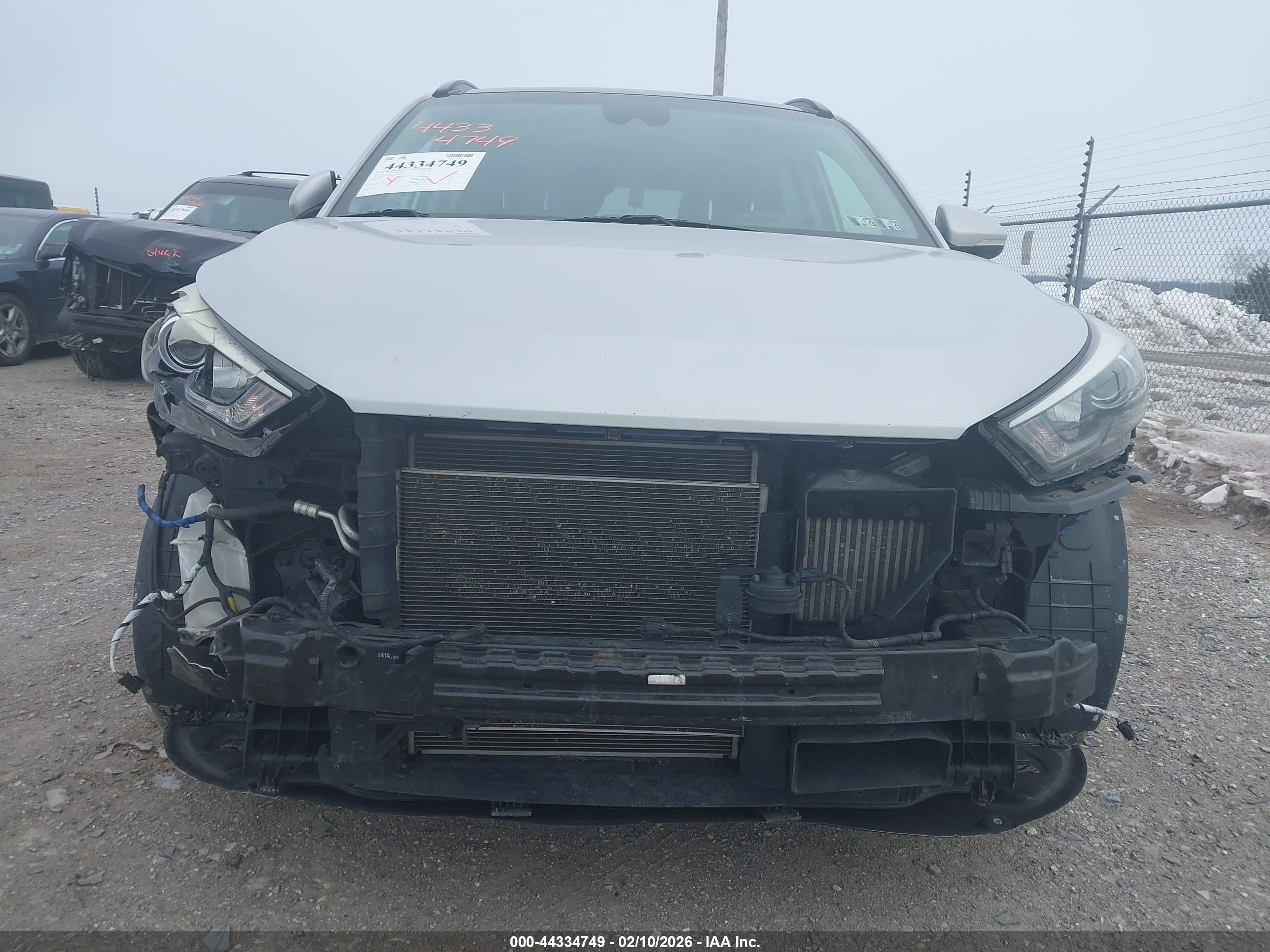 HYUNDAI TUCSON image 6
