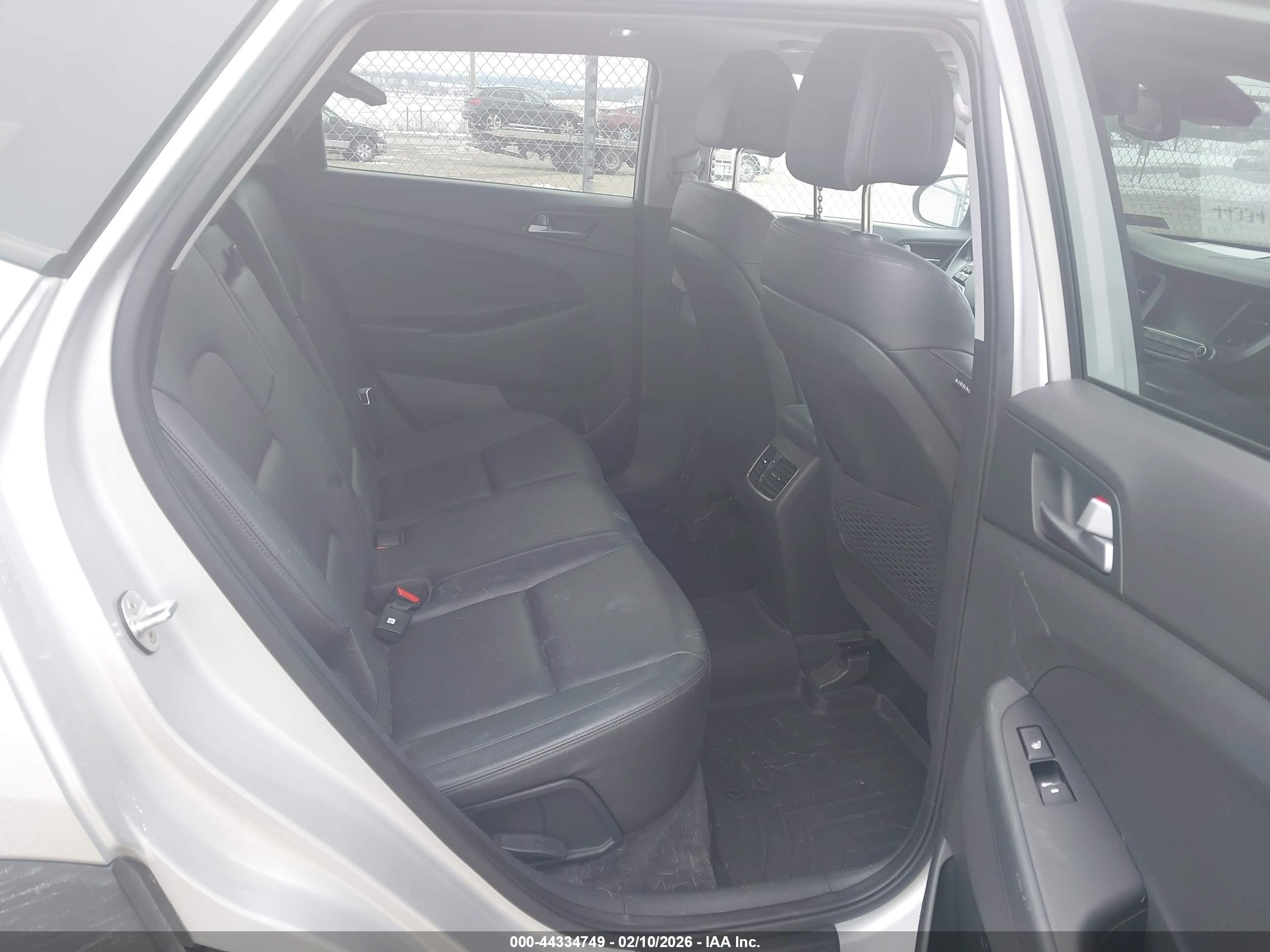HYUNDAI TUCSON image 8