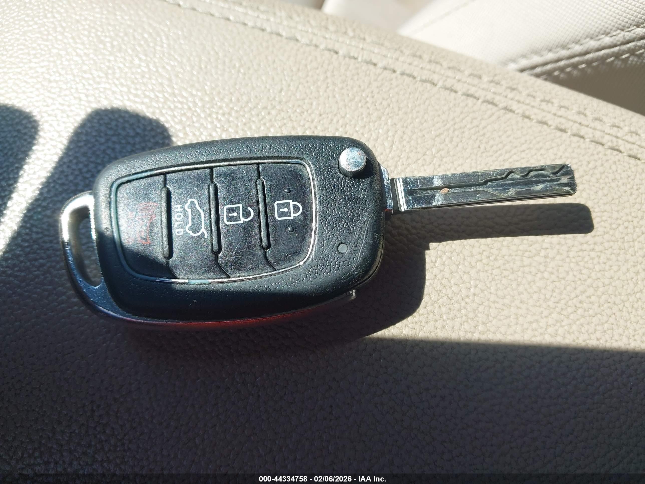 HYUNDAI TUCSON image 11