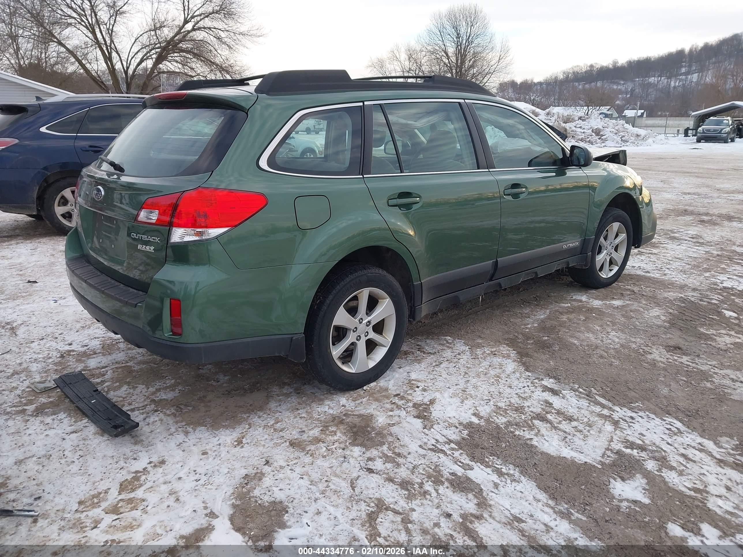 SUBARU OUTBACK image 4