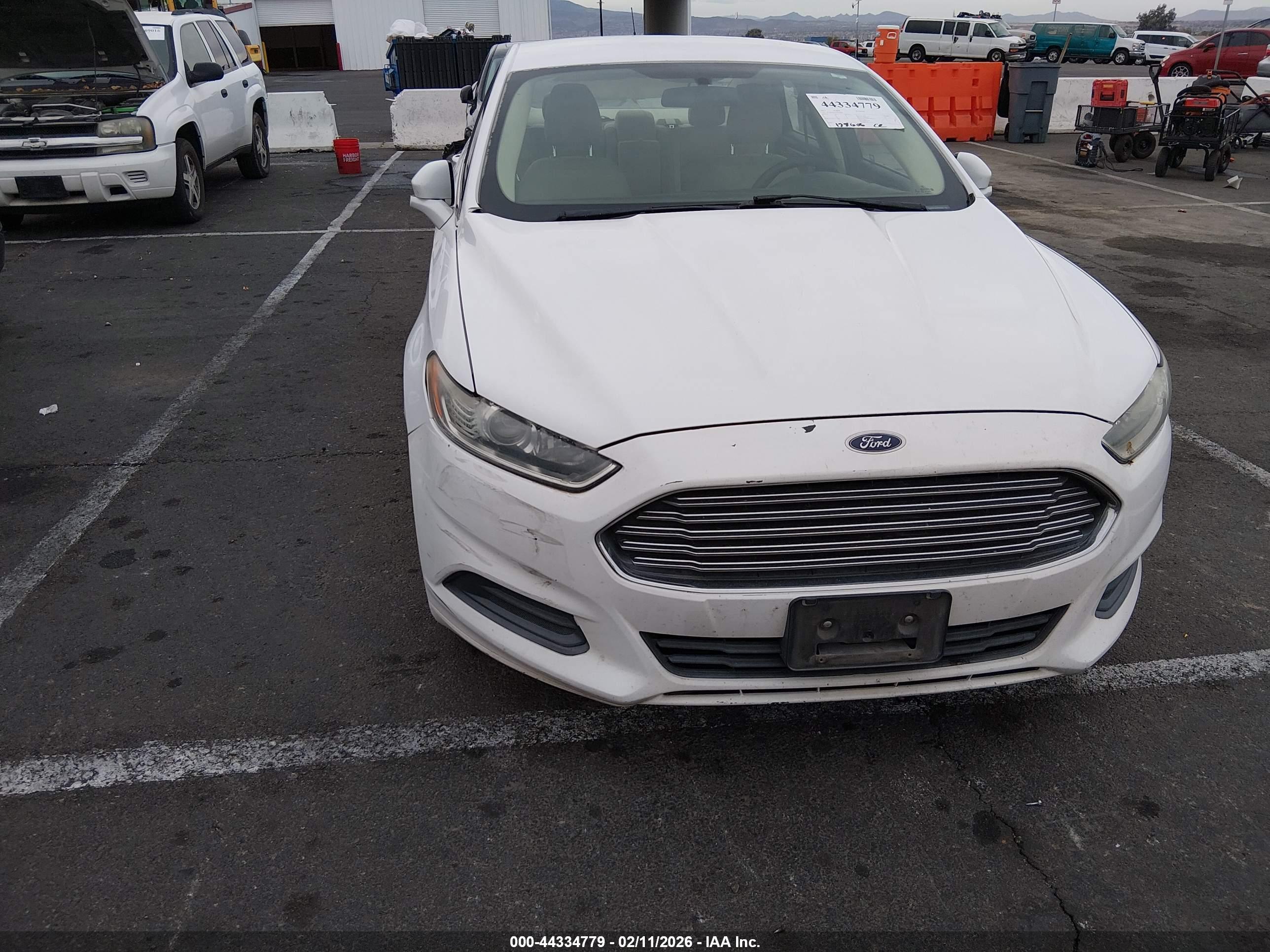 FORD FUSION image 6