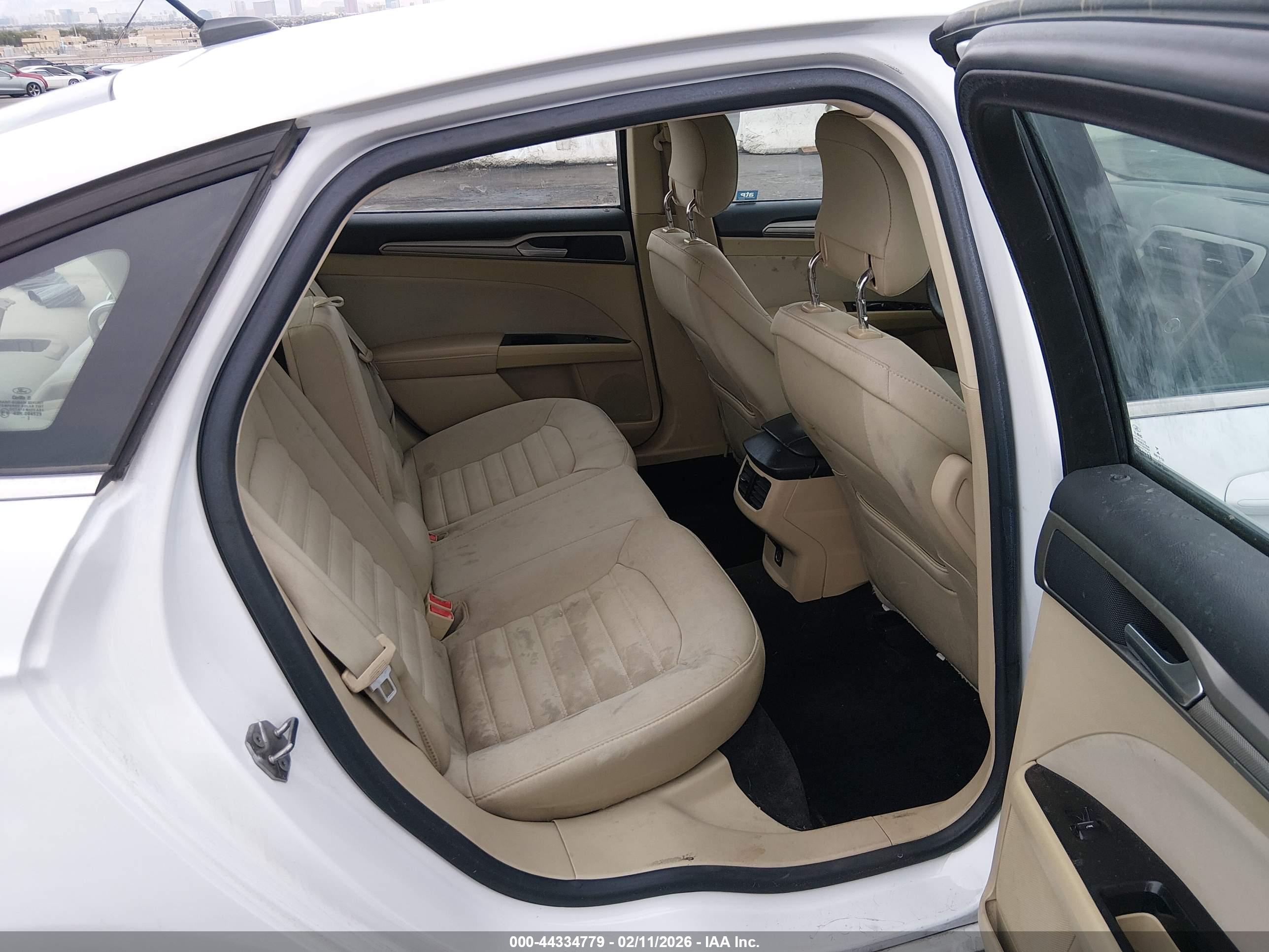 FORD FUSION image 8