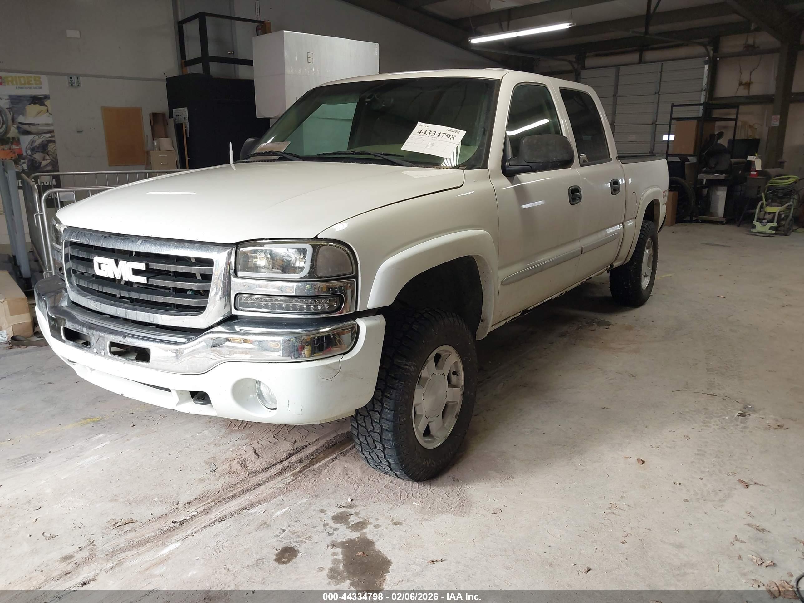 GMC SIERRA image 2