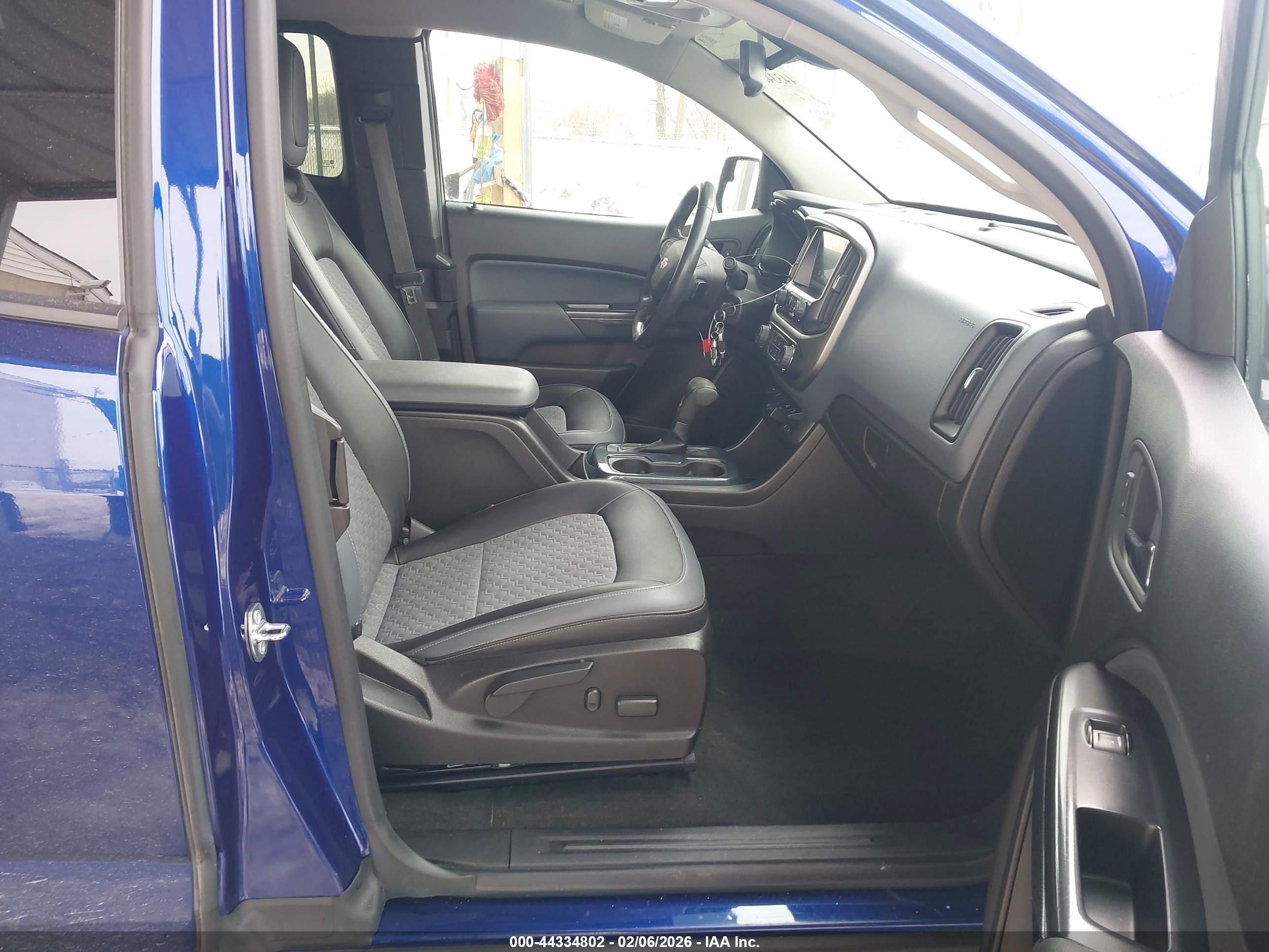 CHEVROLET COLORADO image 5