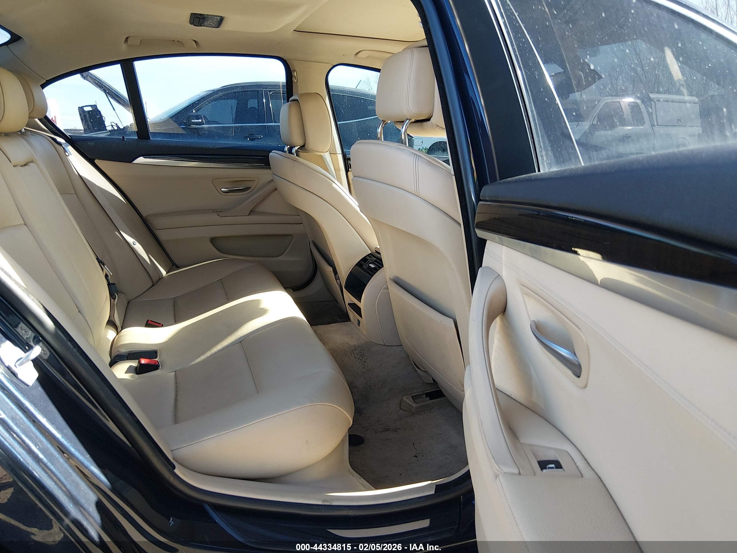 BMW 535I image 8