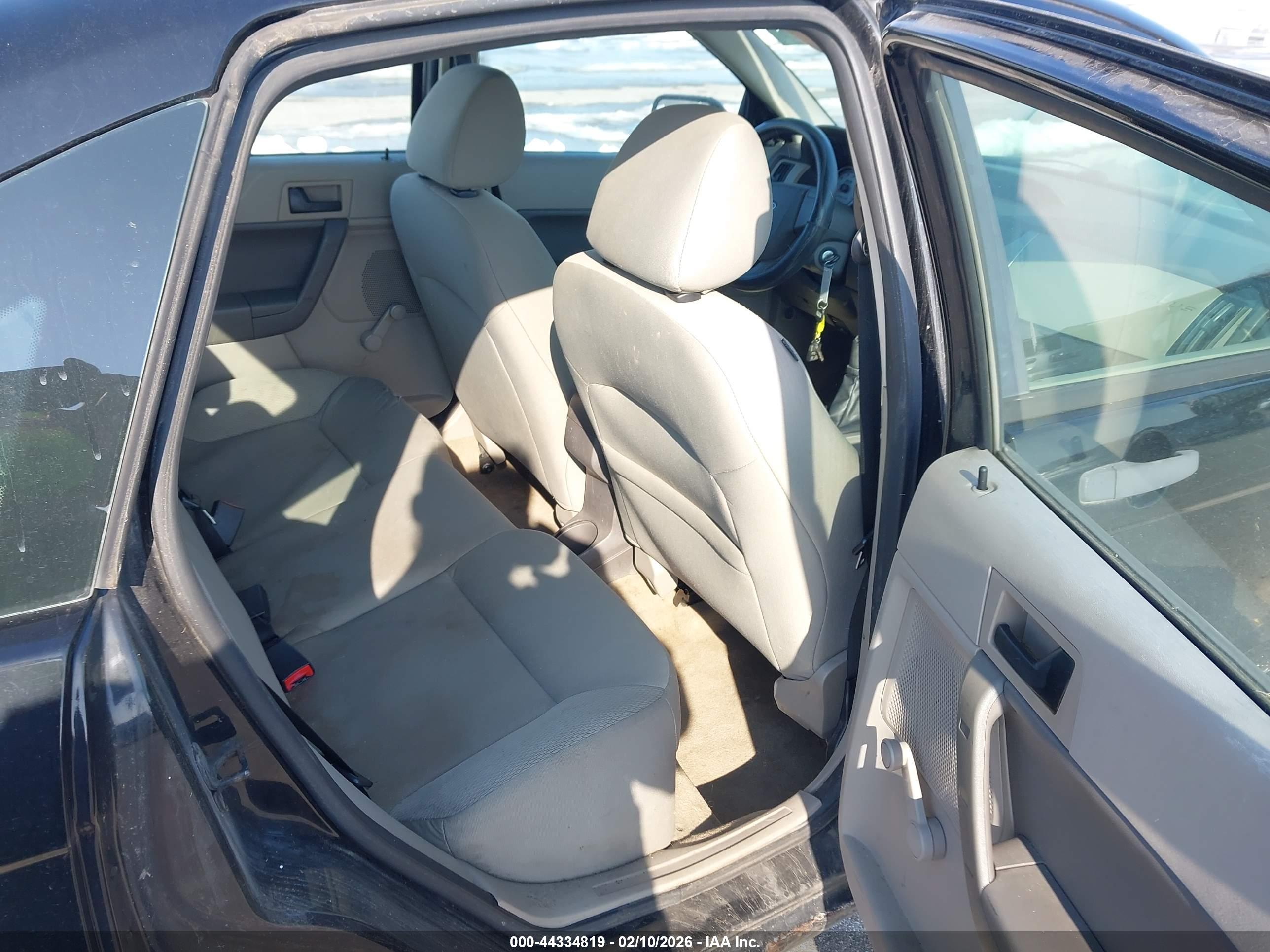 FORD FOCUS image 8