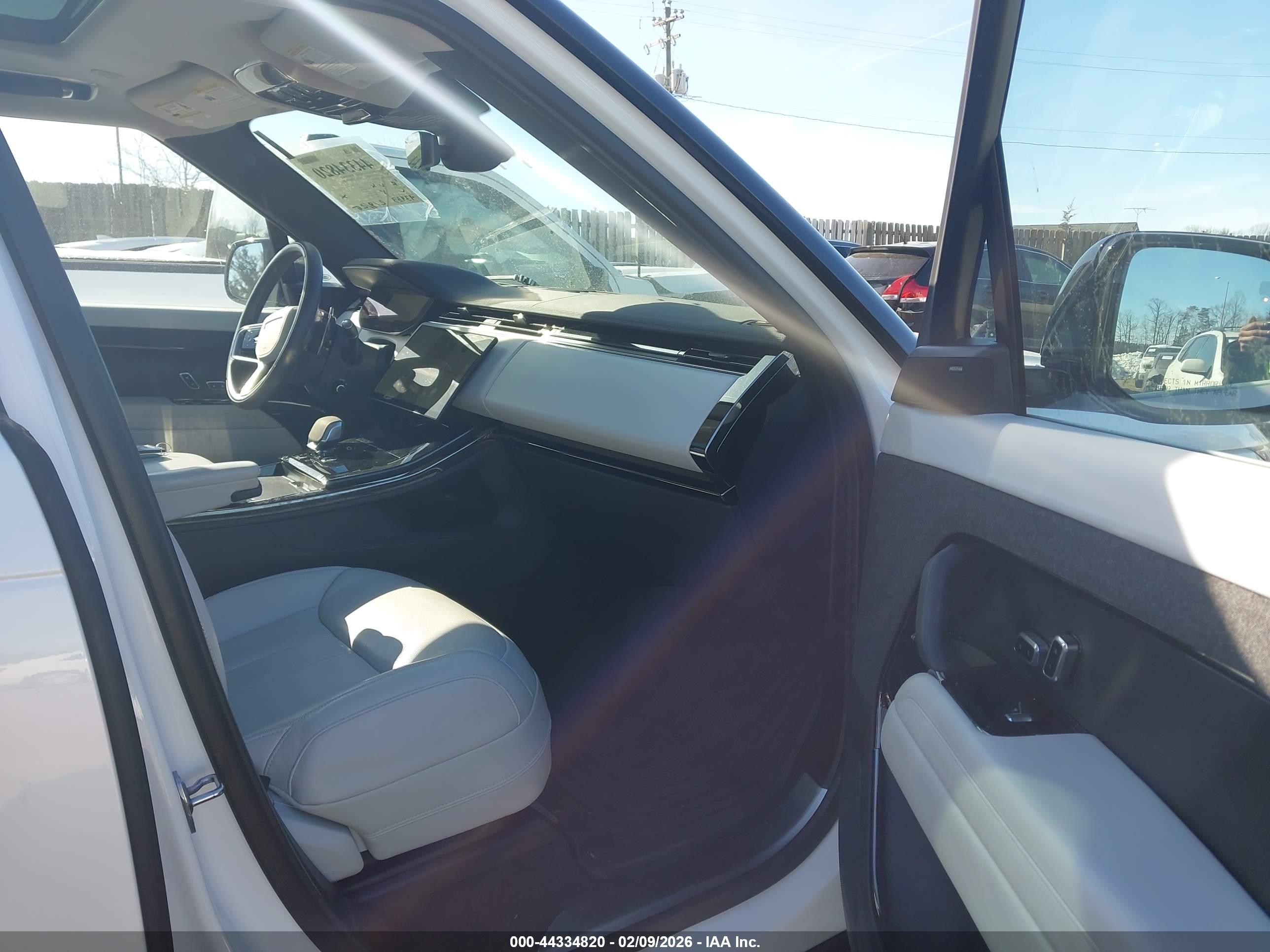 LAND ROVER image 5
