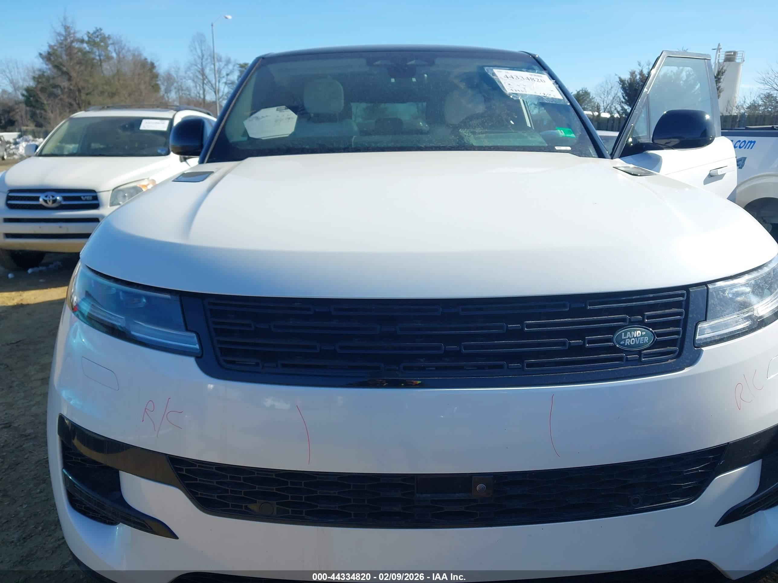 LAND ROVER image 6