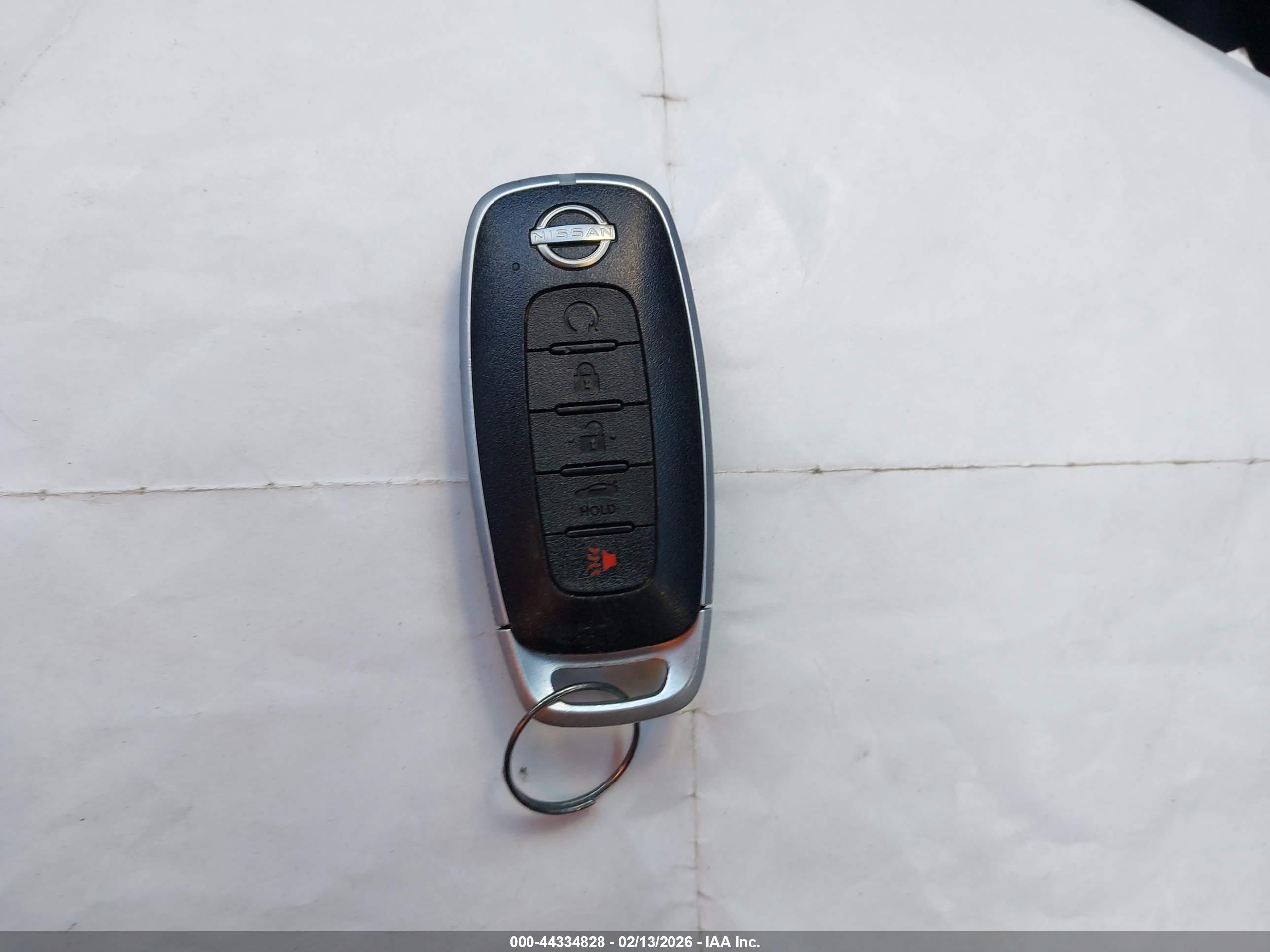 NISSAN VERSA image 11