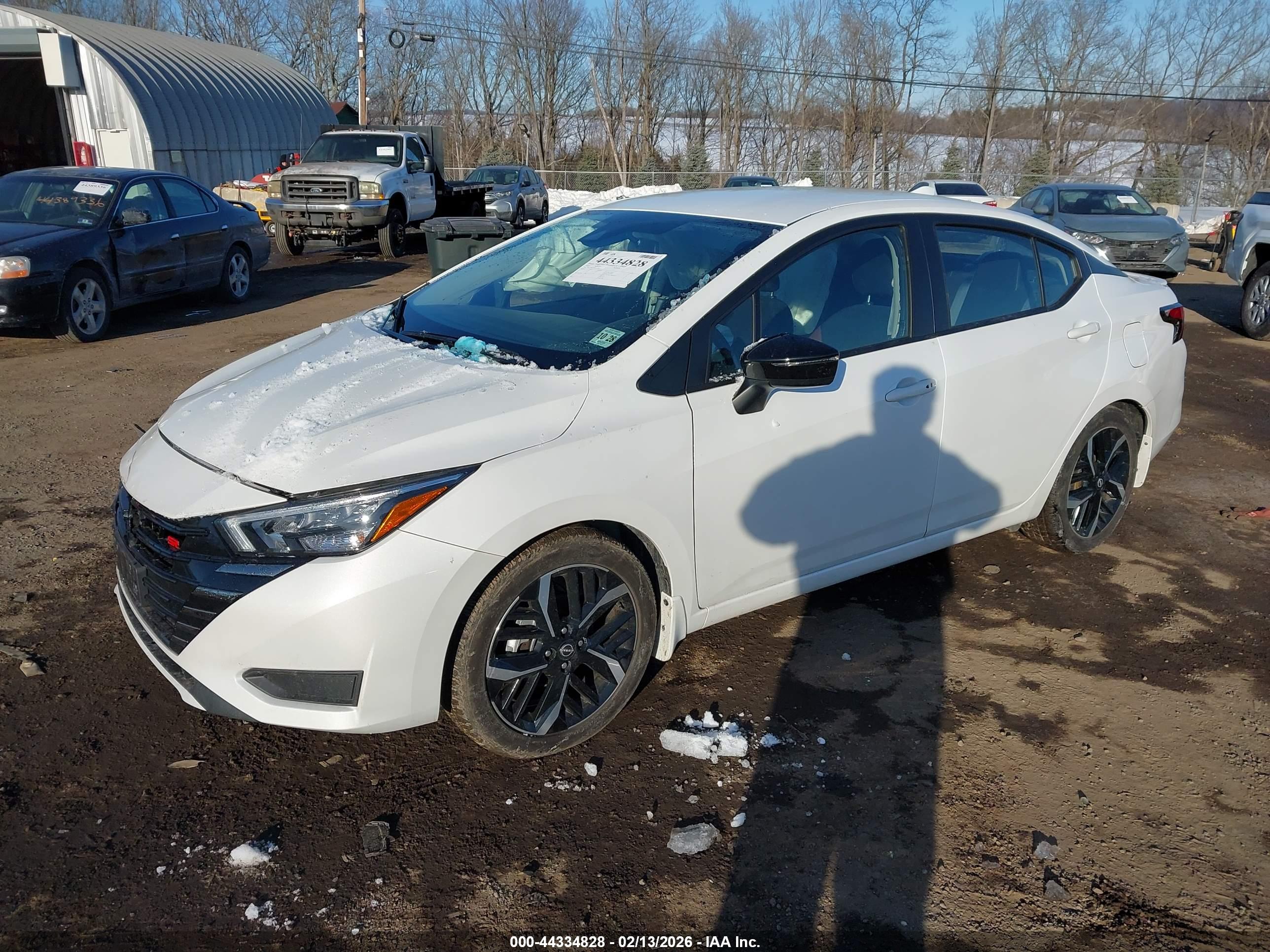 NISSAN VERSA image 2