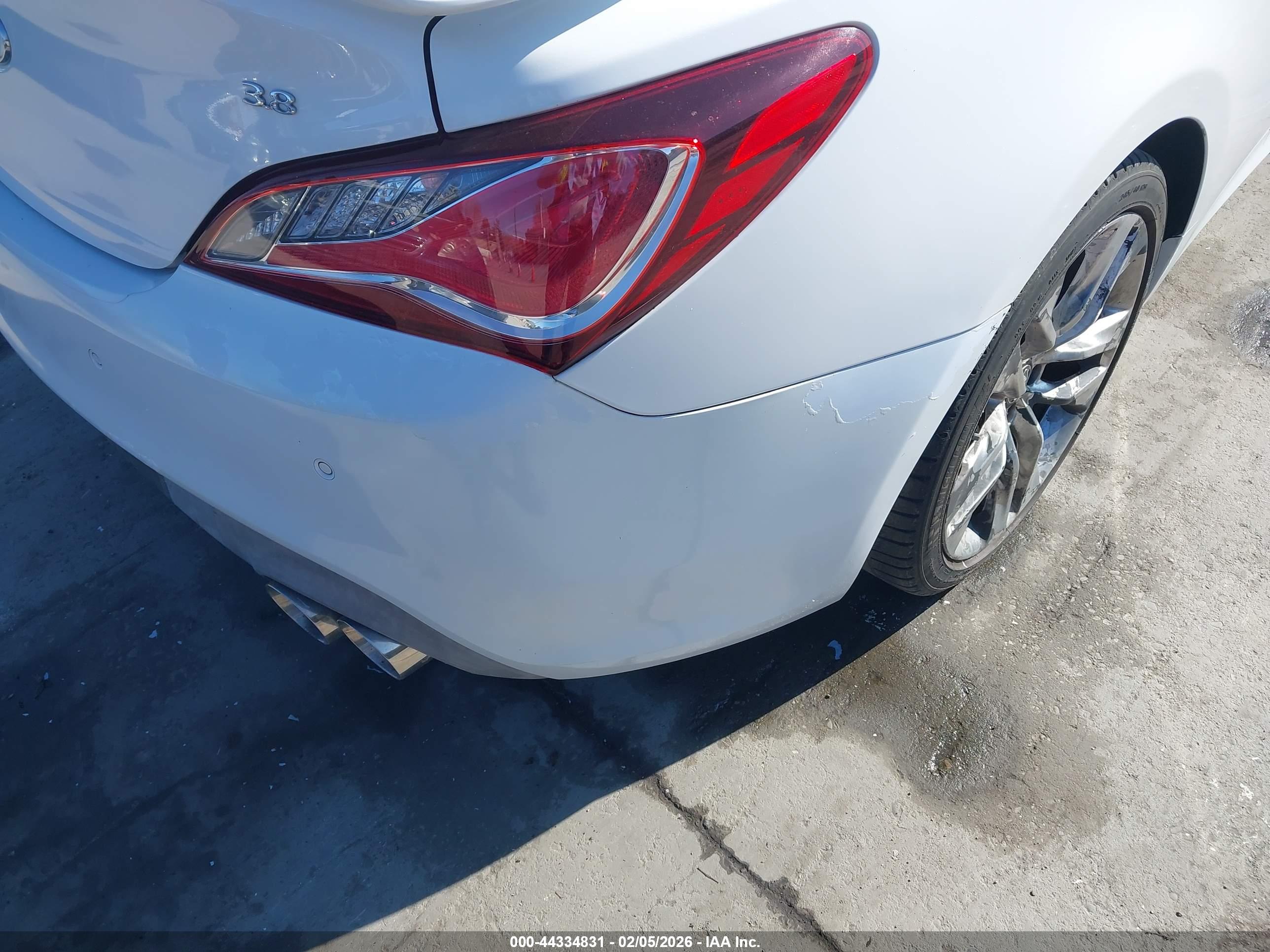 HYUNDAI GENESIS image 6