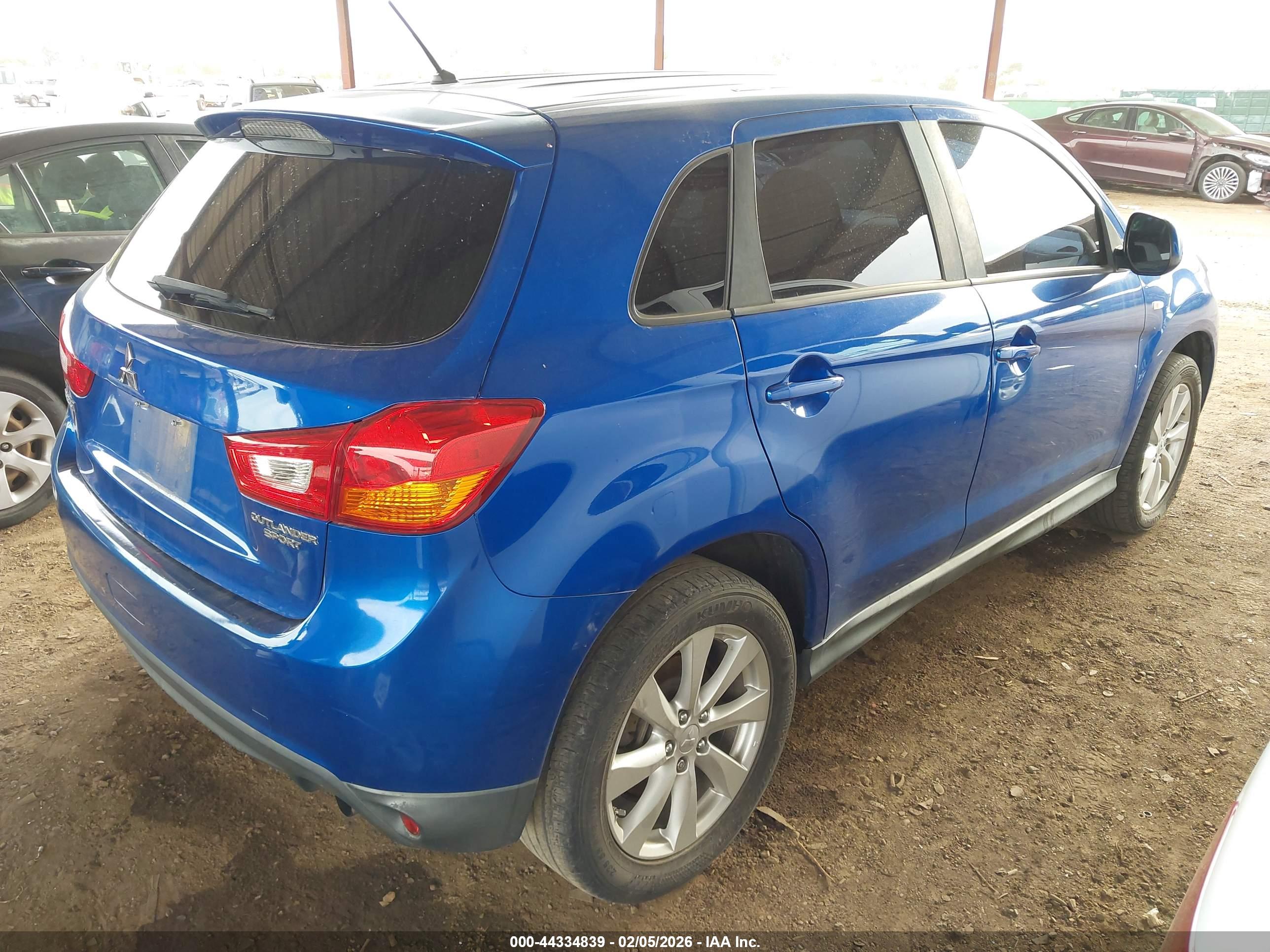 MITSUBISHI OUTLANDER image 4