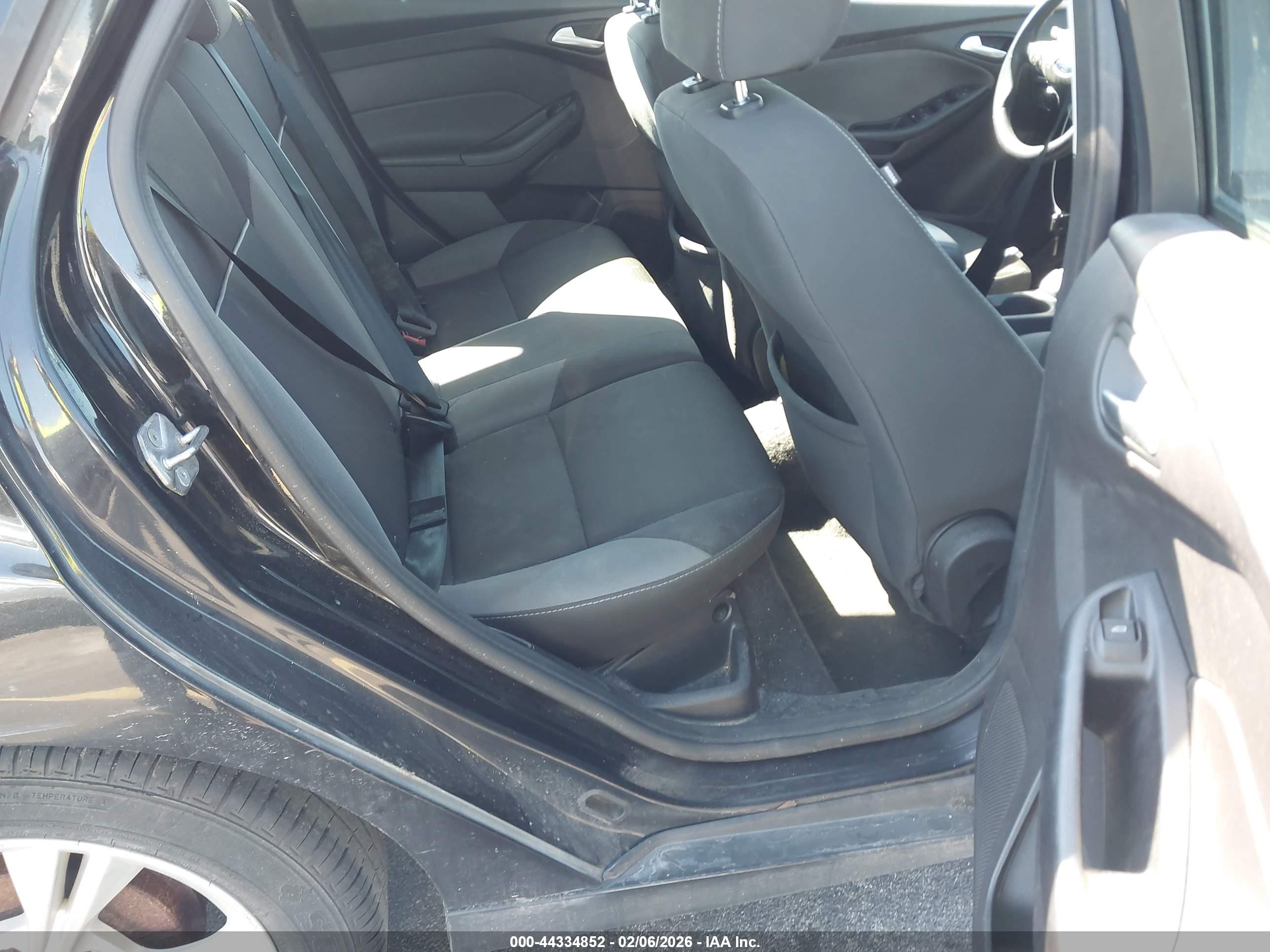 FORD FOCUS image 8